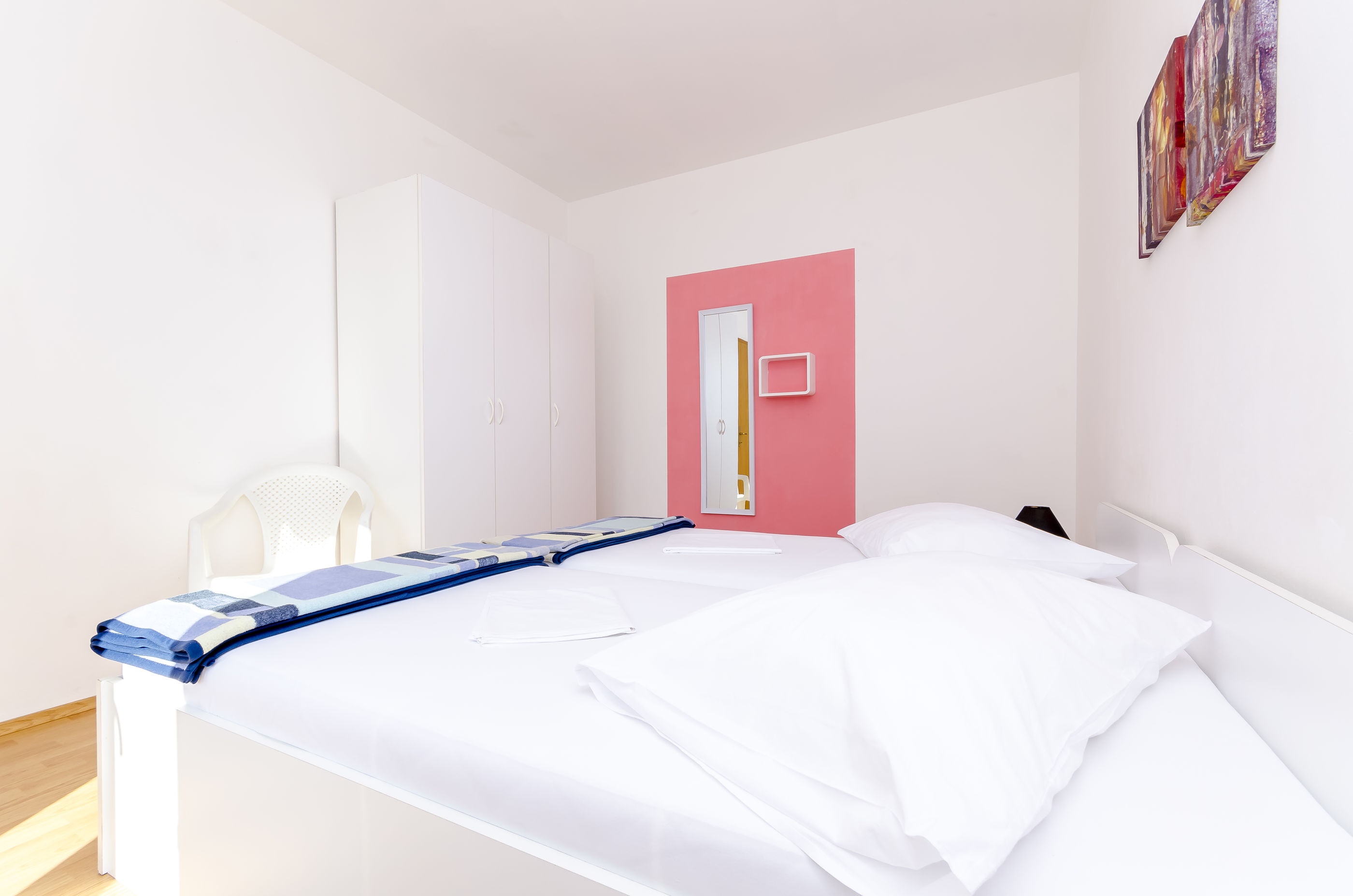 Apartments Mate 47001-A8