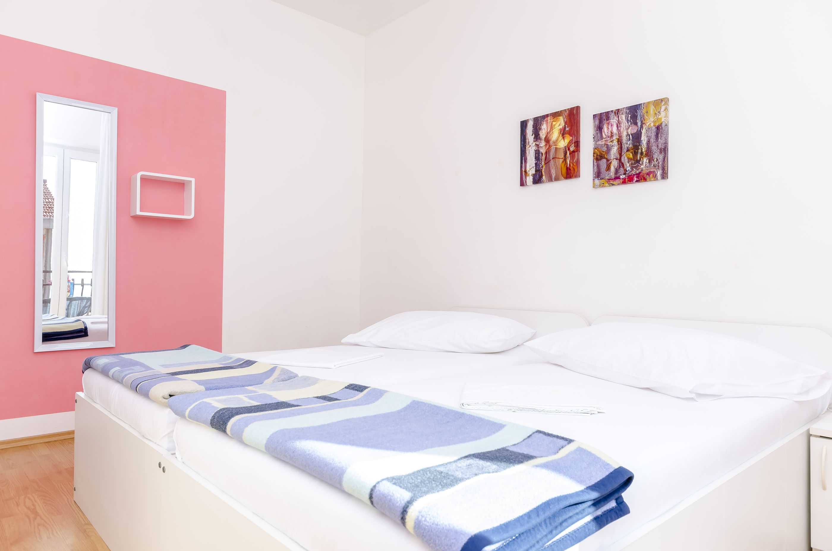 Apartments Mate 47001-A8