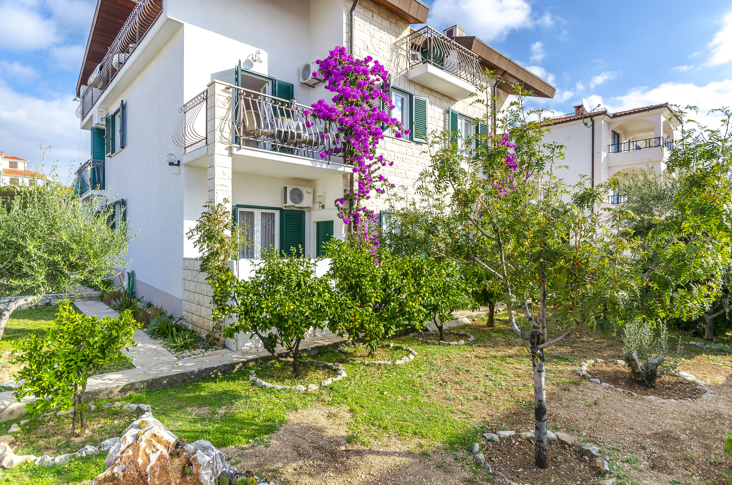 Apartments Mate 47001-A5