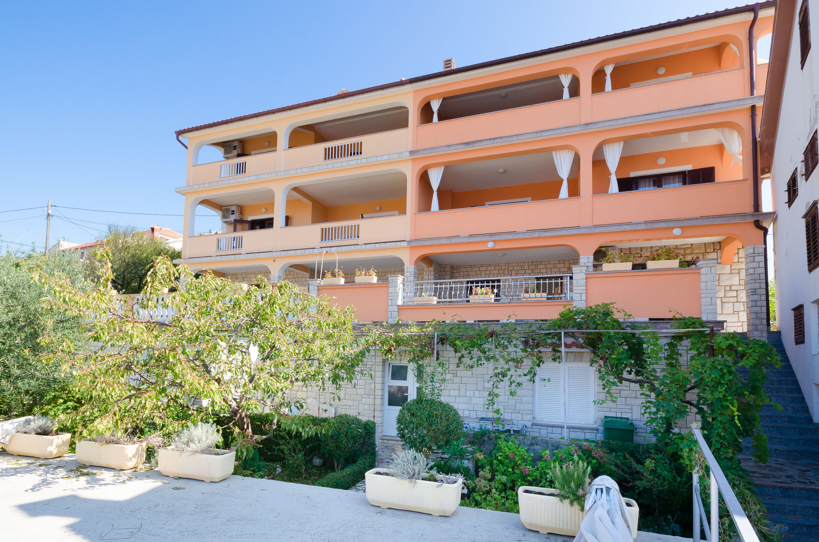 Apartments Mirjana B Accommodation in Rab