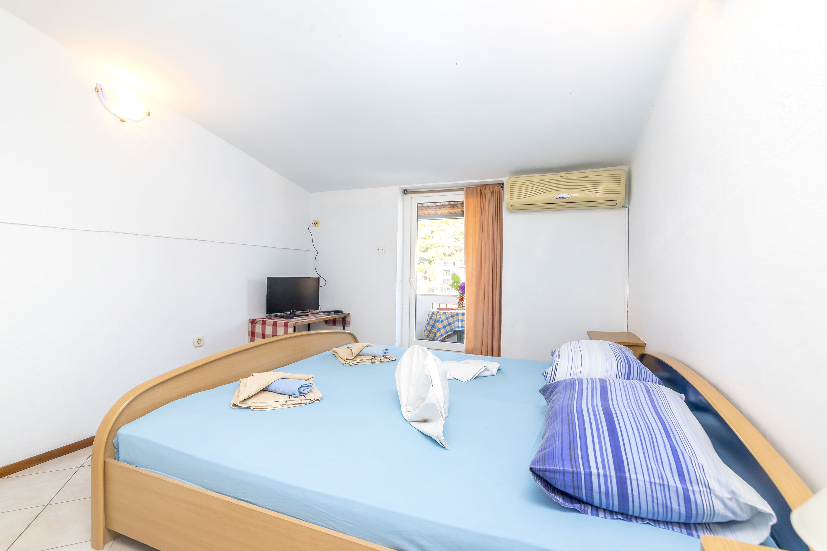 Apartments Komin 73081-A4