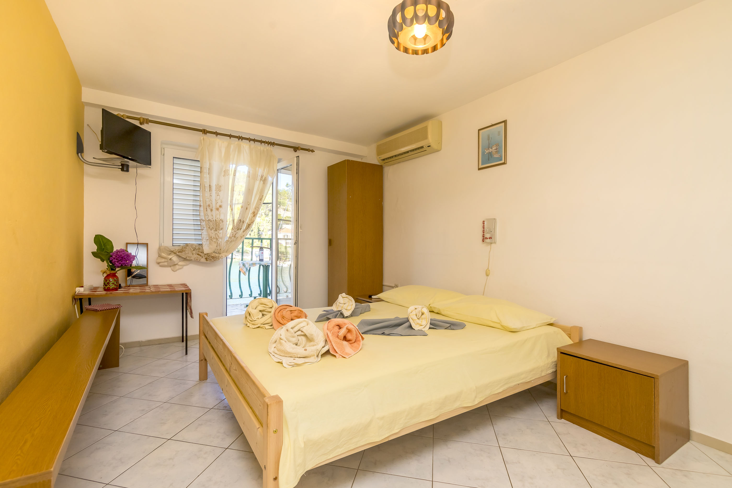Apartments Komin 73081-A6