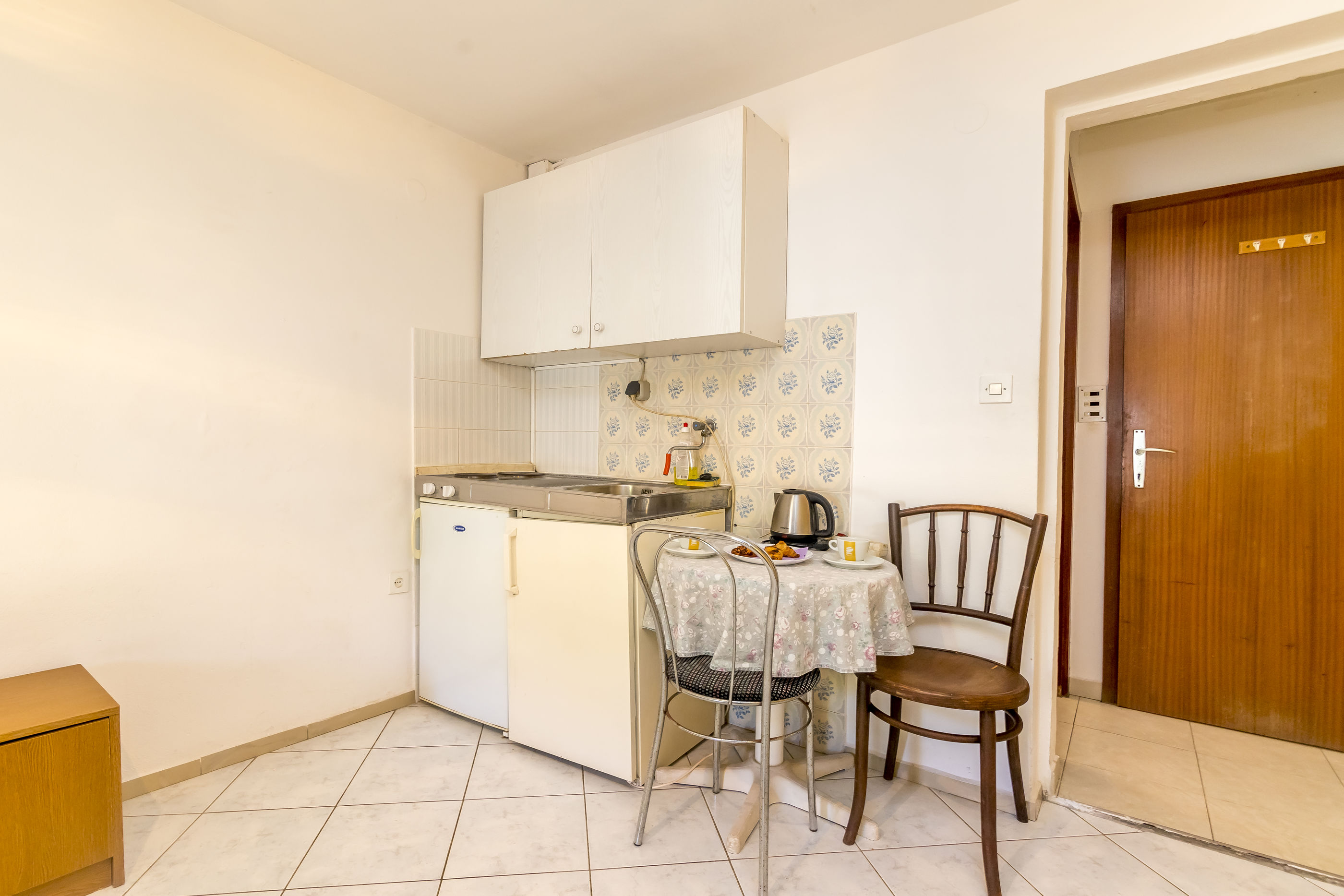 Apartments Komin 73081-A6