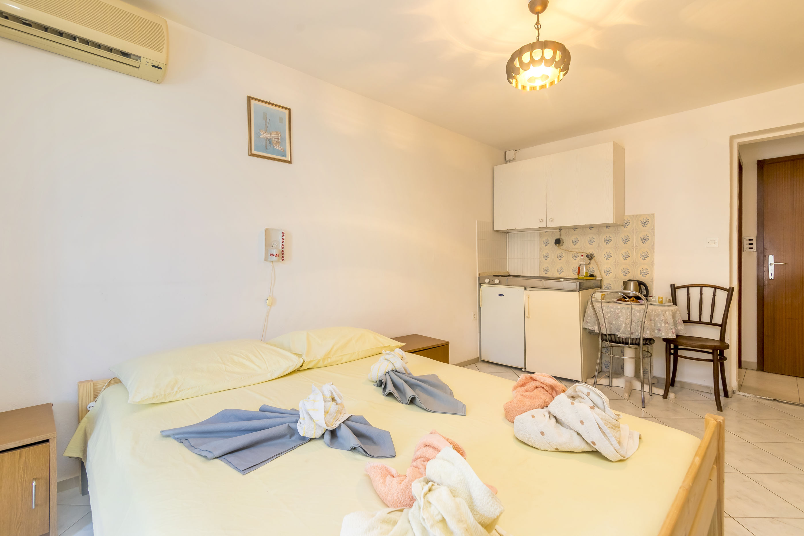 Apartments Komin 73081-A6