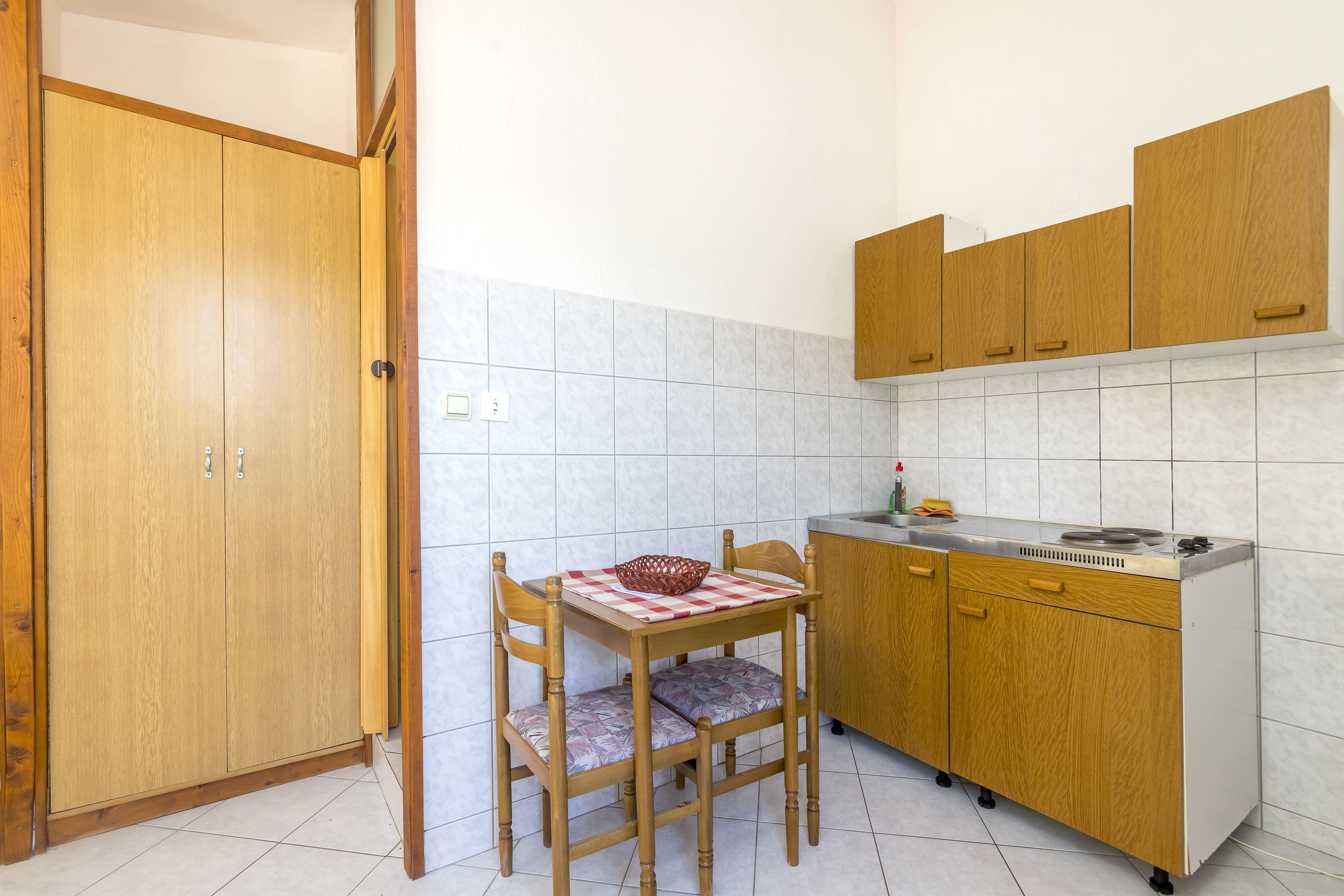 Apartments Komin 73081-A8