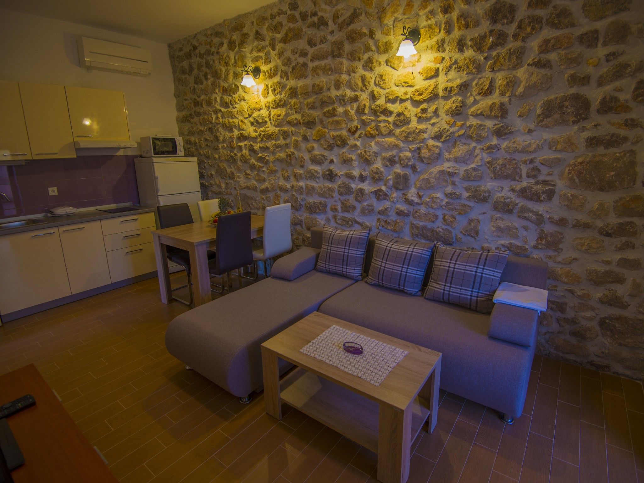 Apartments PUNTA-in the stone house 74004-A1