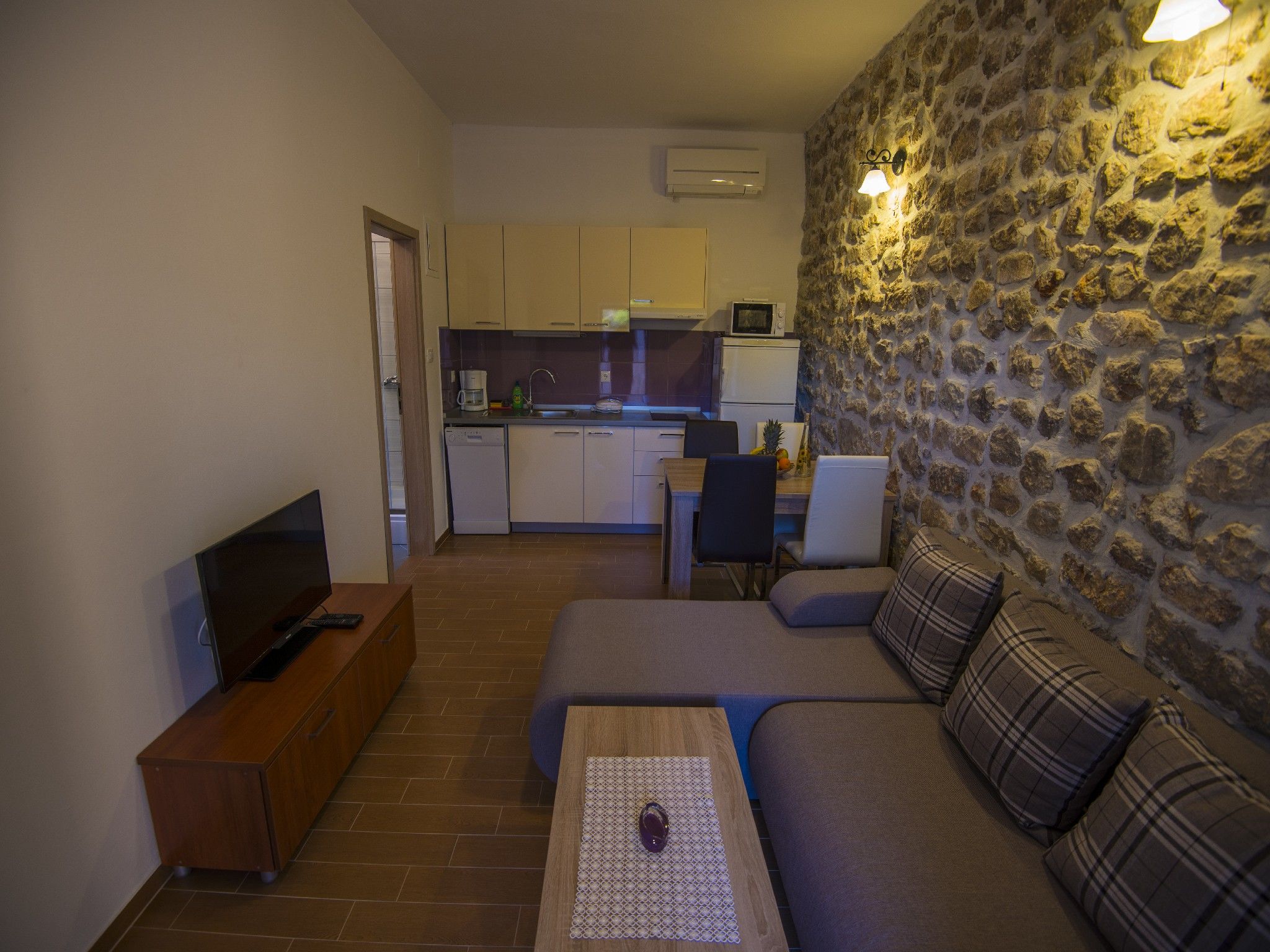 Apartments PUNTA-in the stone house 74004-A1