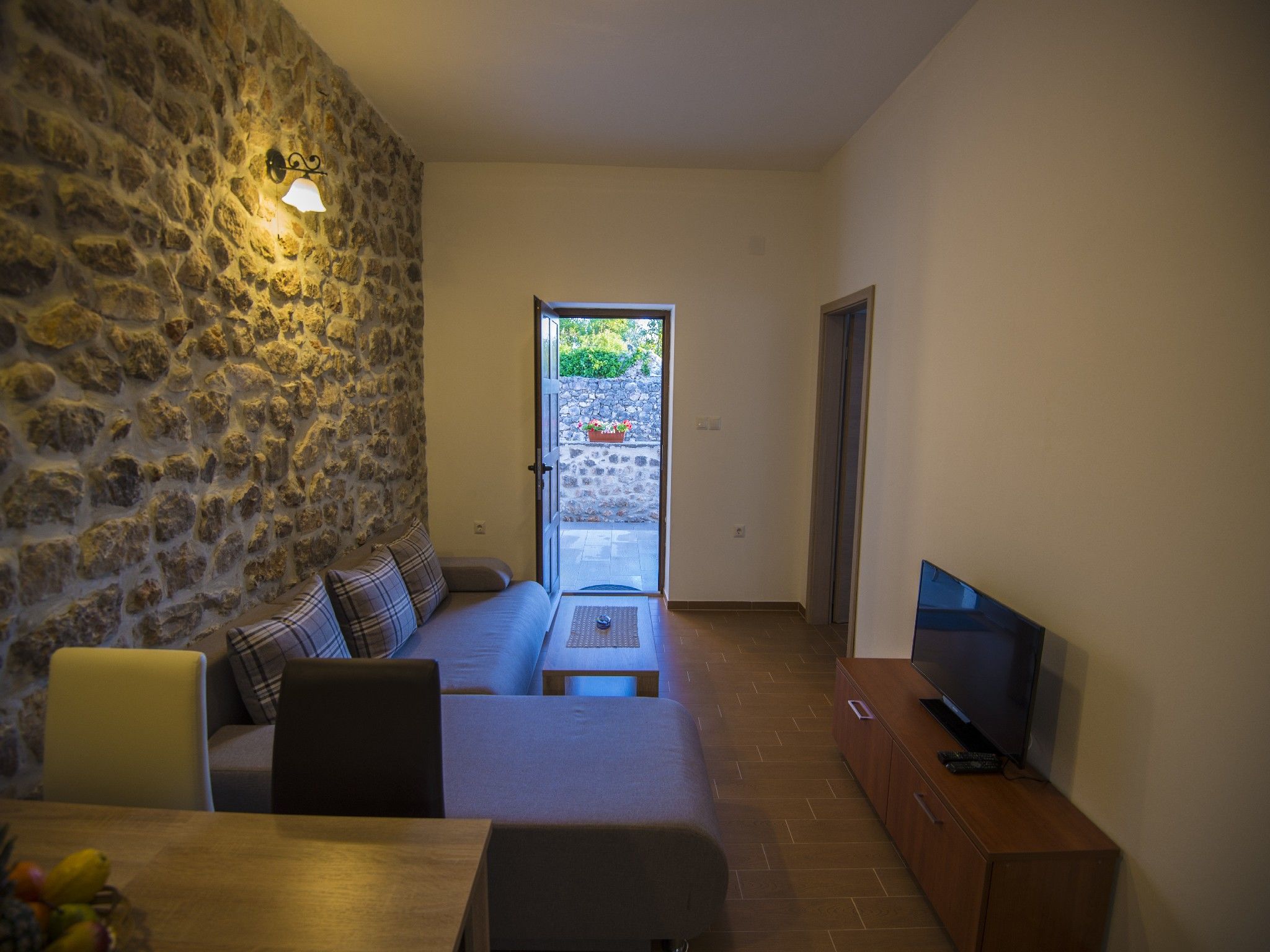 Apartments PUNTA-in the stone house 74004-A1