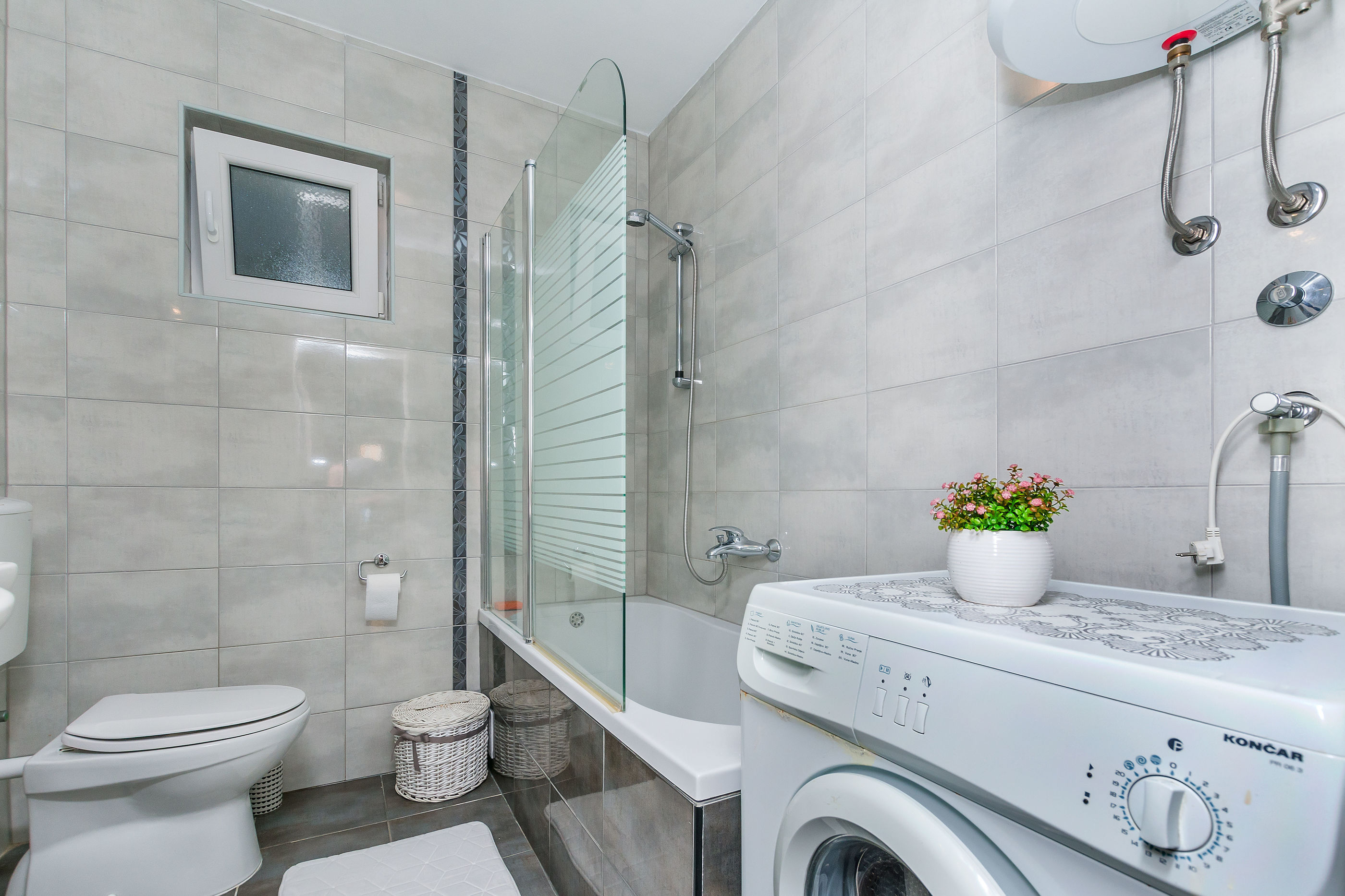 Apartment and Rooms Tatjana 32621-A1
