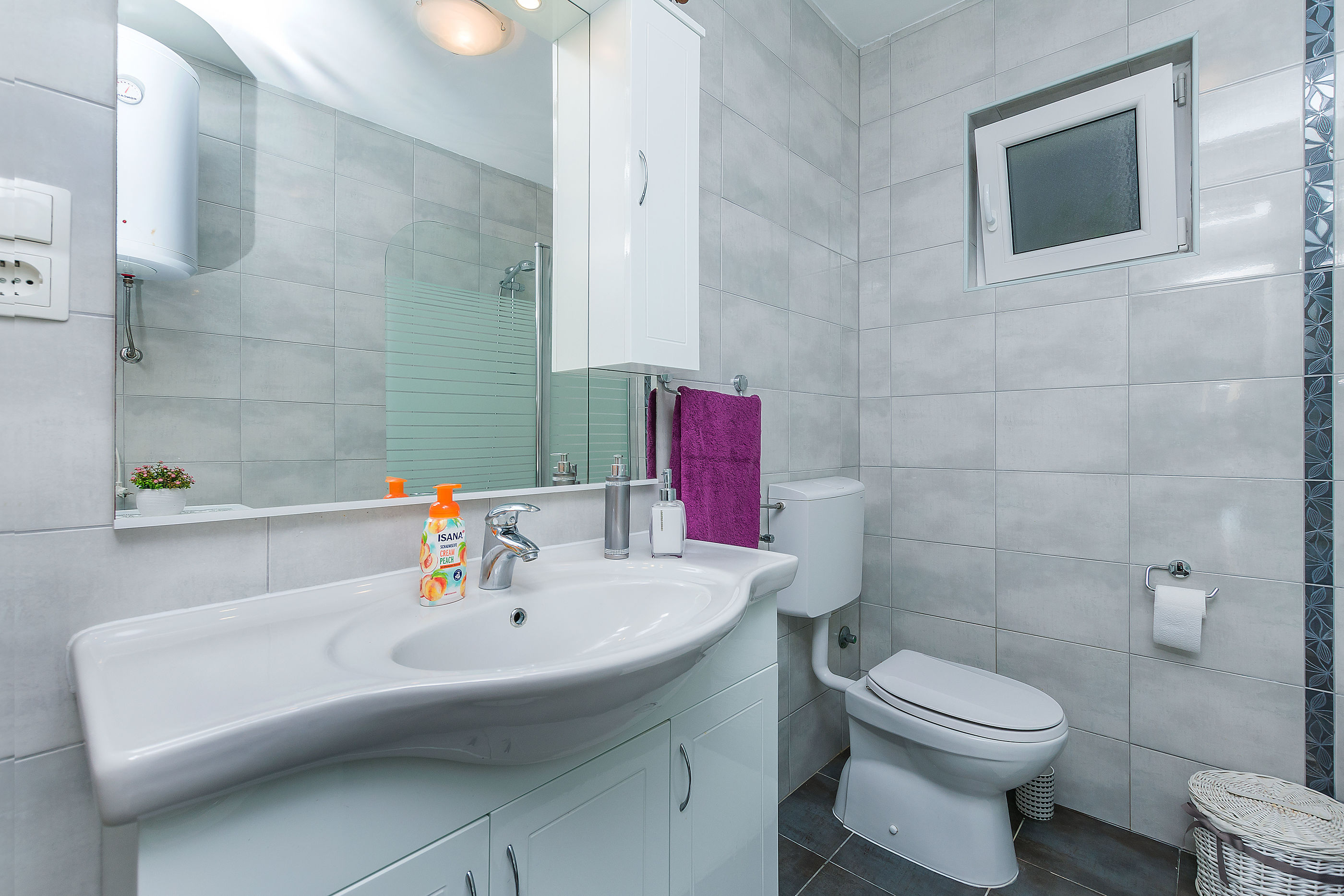 Apartment and Rooms Tatjana 32621-A1
