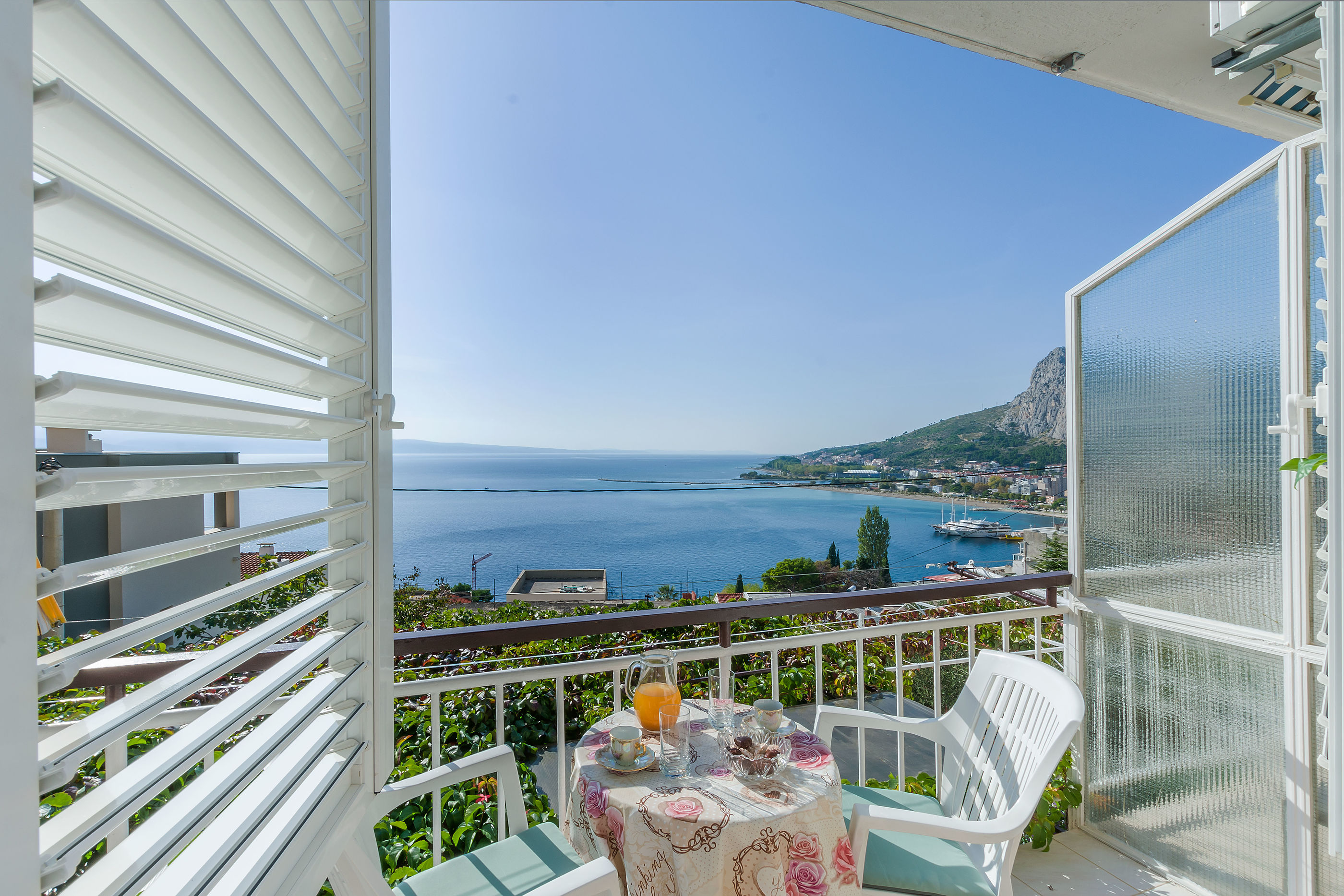 Apartment and Rooms Tatjana 32621-A1