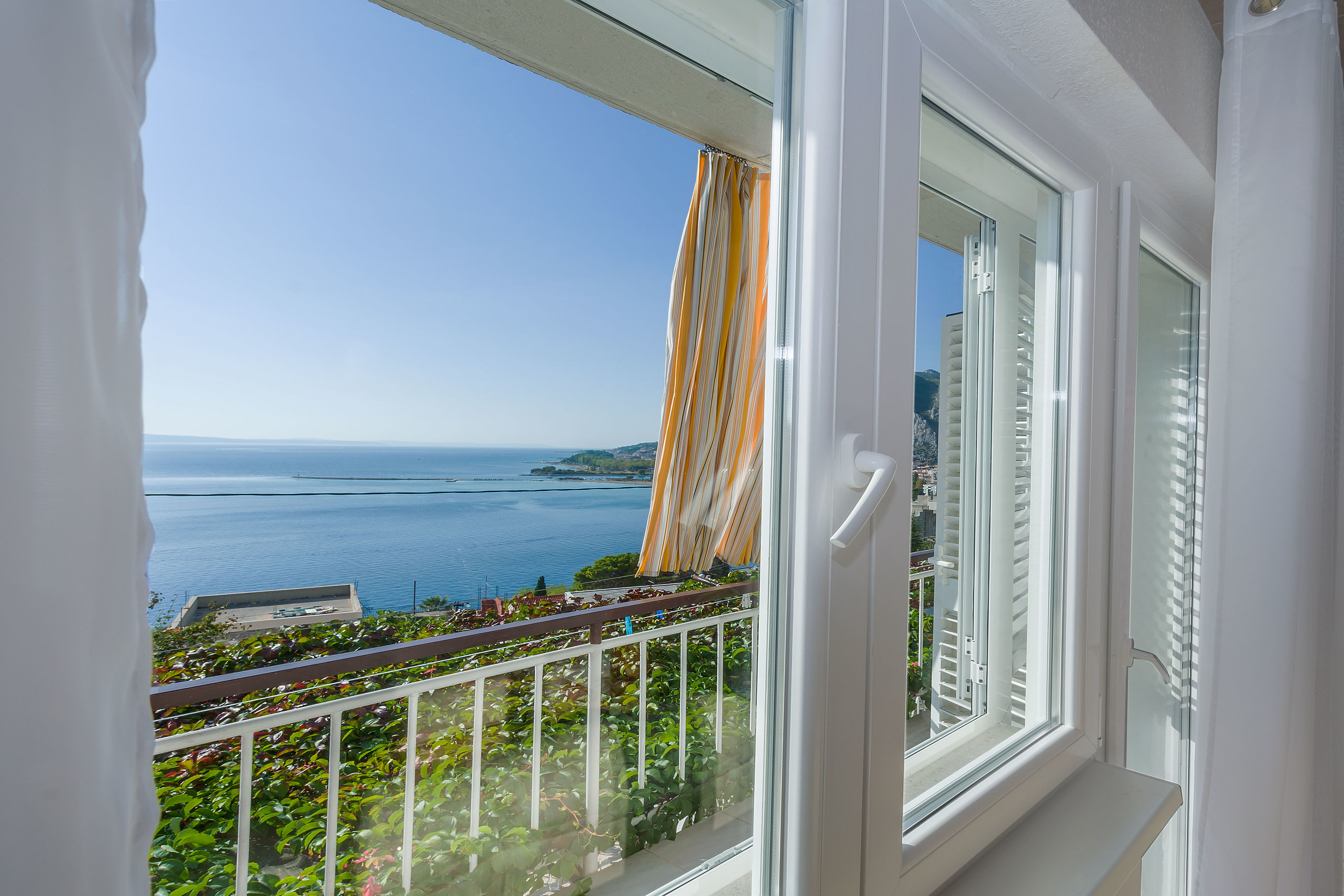Apartment and Rooms Tatjana 32621-A1