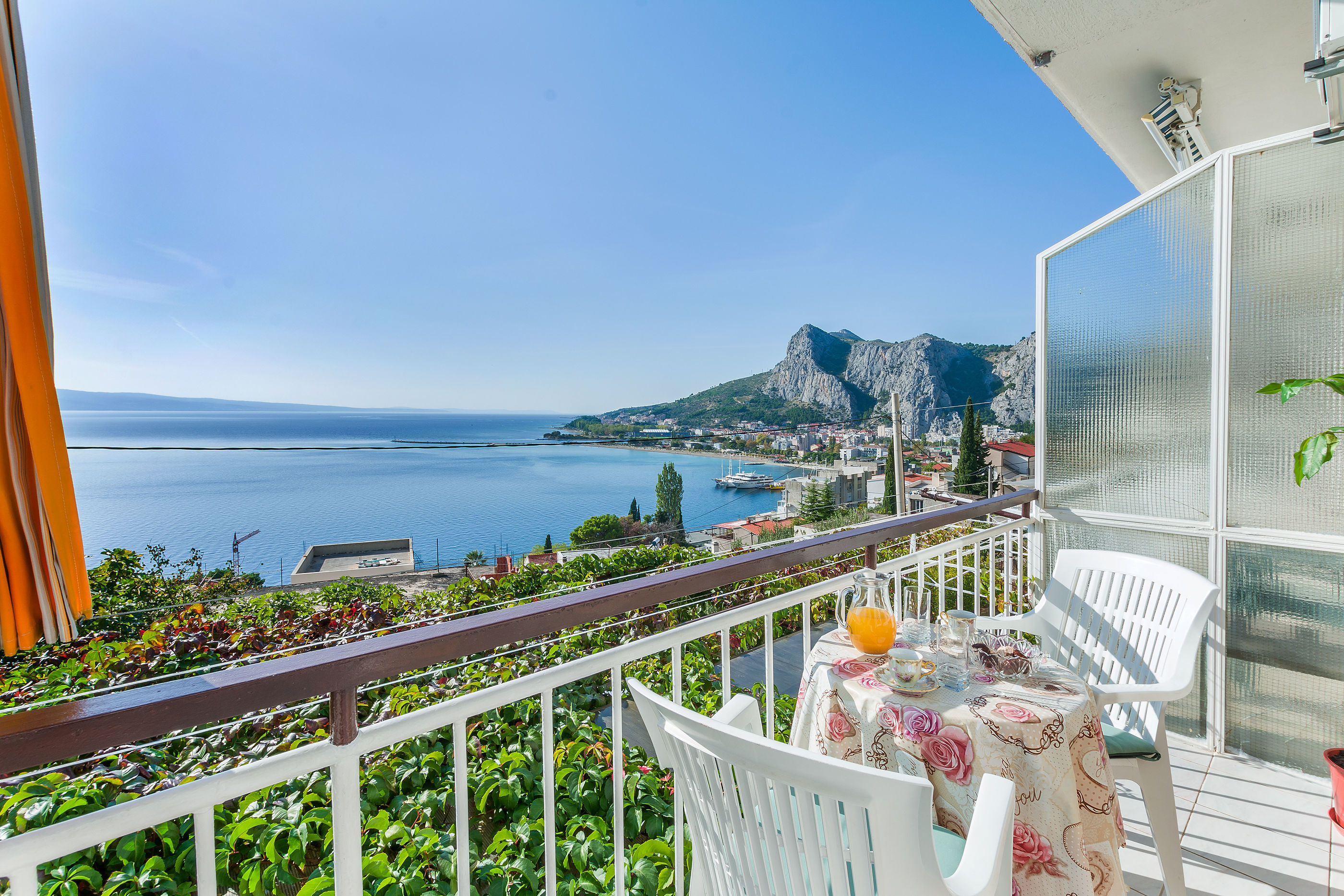 Apartment and Rooms Tatjana 32621-A1