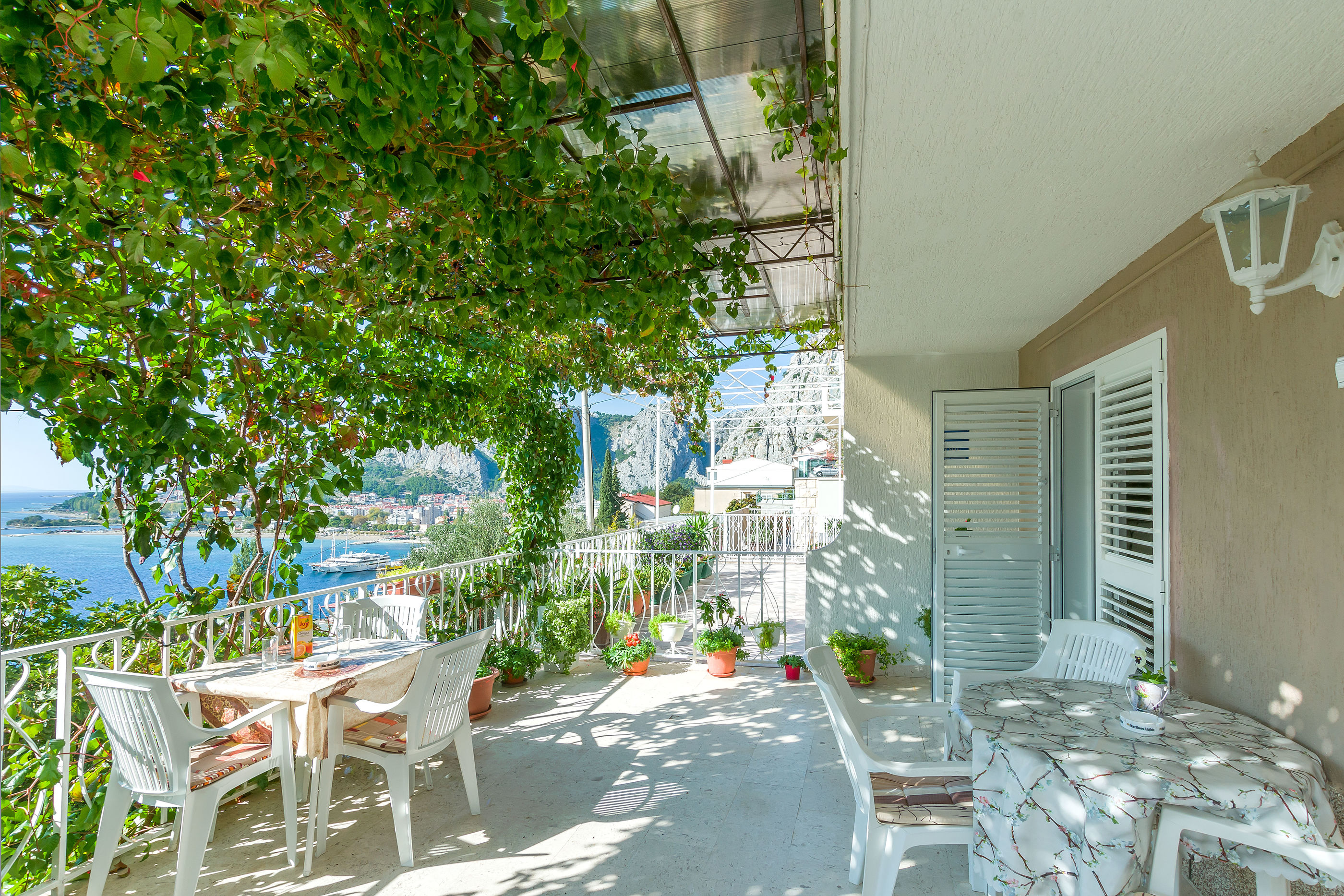 Apartment and Rooms Tatjana 32621-S2