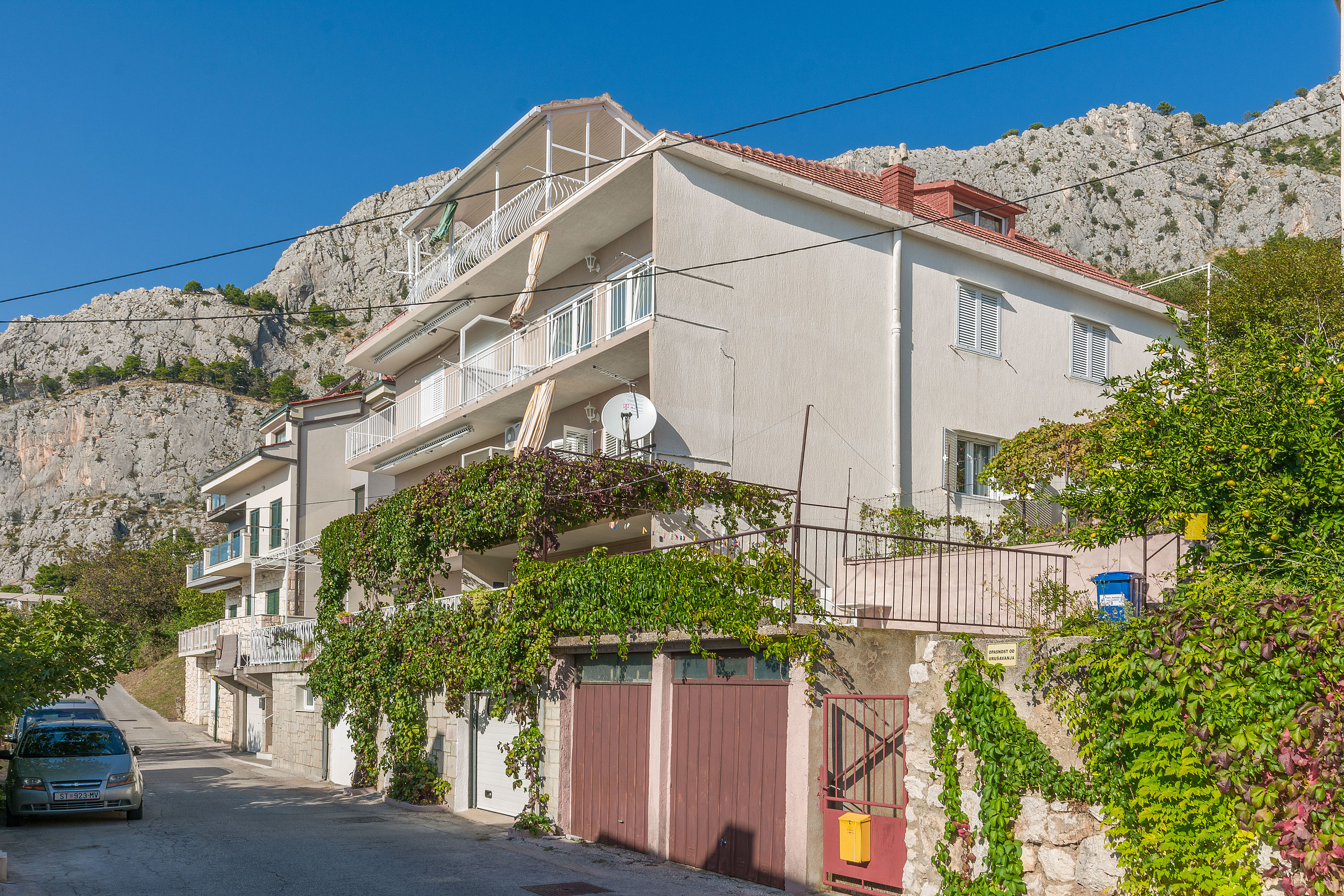 Apartment and Rooms Tatjana 32621-S2