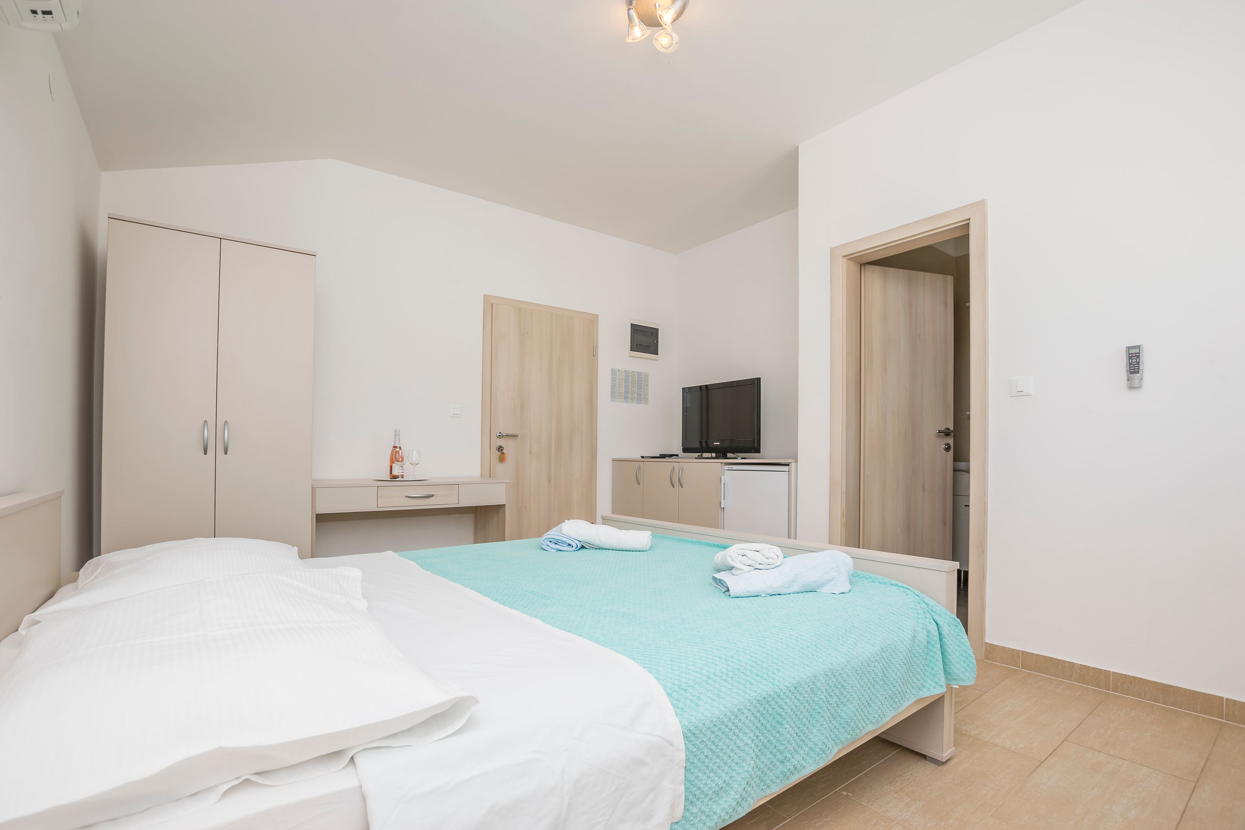Apartments Only For Family 76441-S1