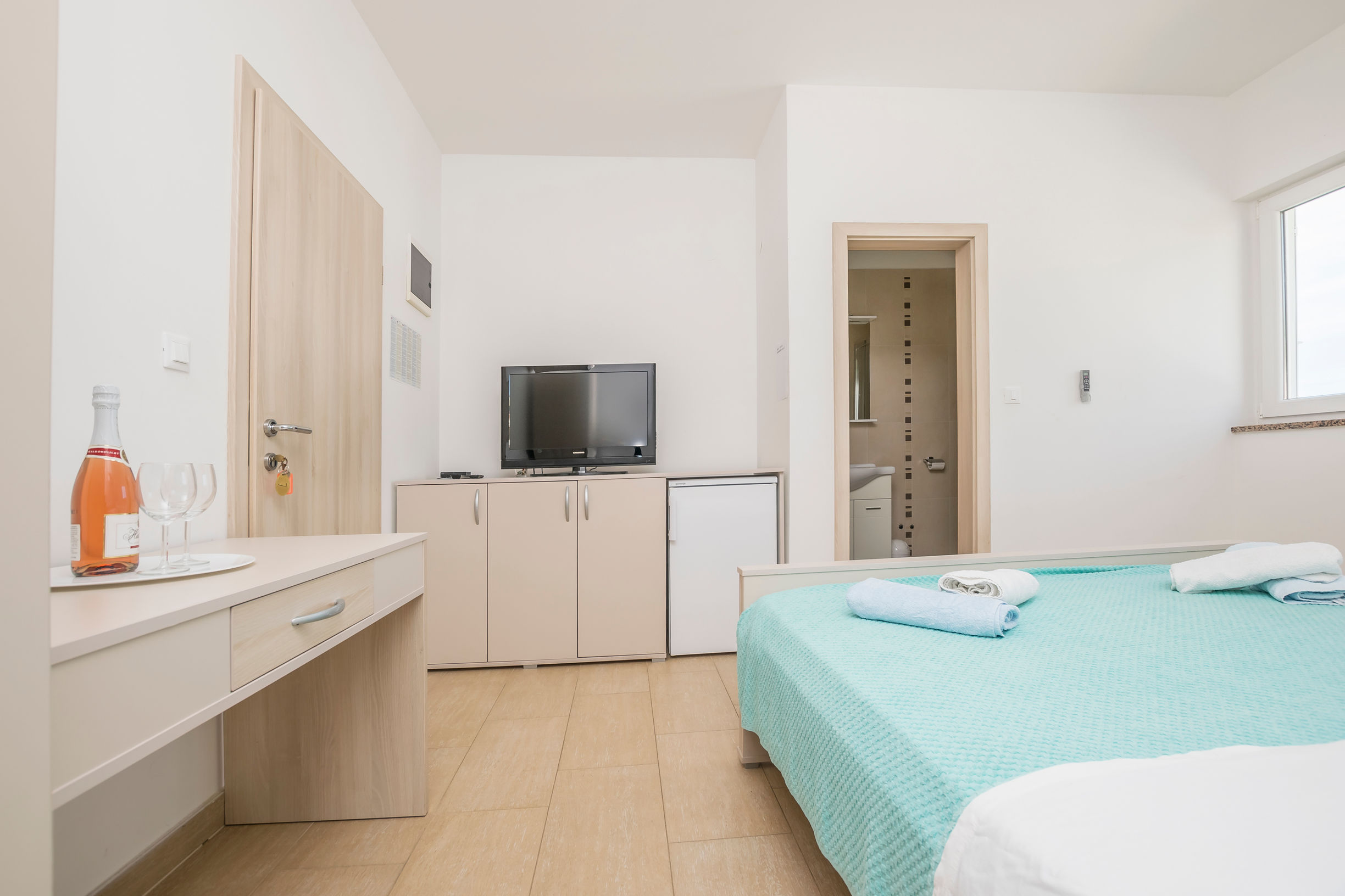 Apartments Only For Family 76441-S1
