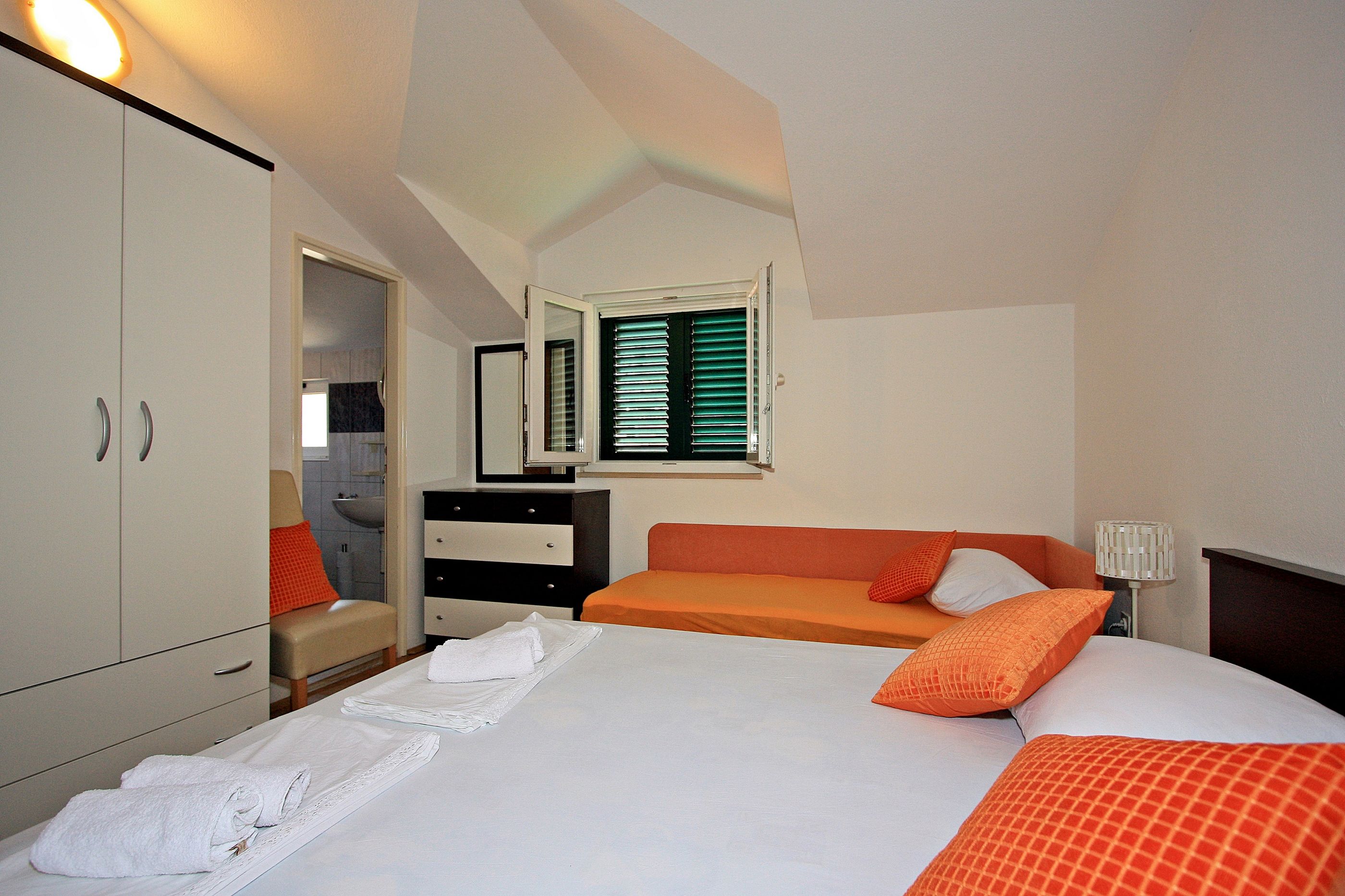 Apartments Ivan 28011-A3