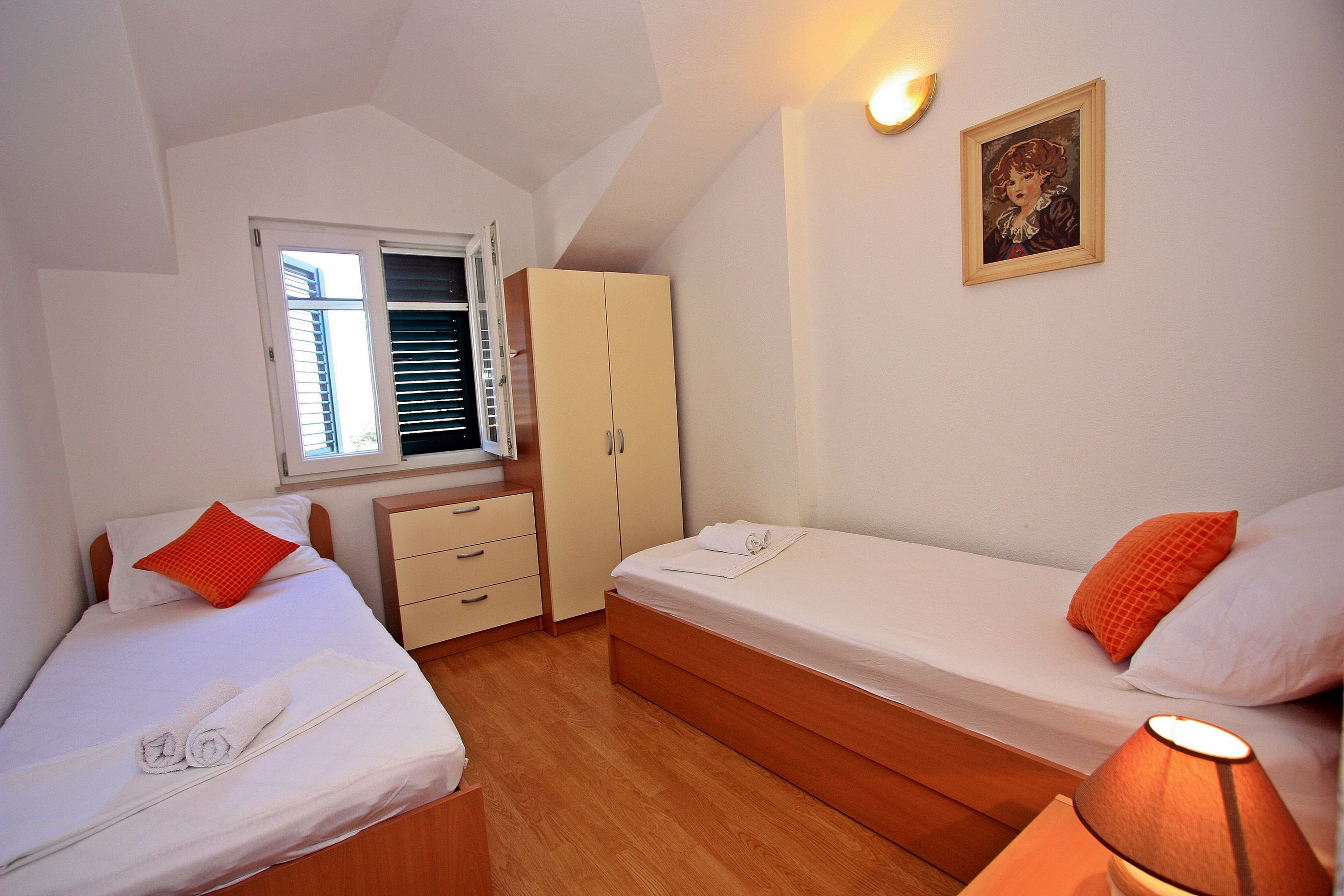 Apartments Ivan 28011-A3