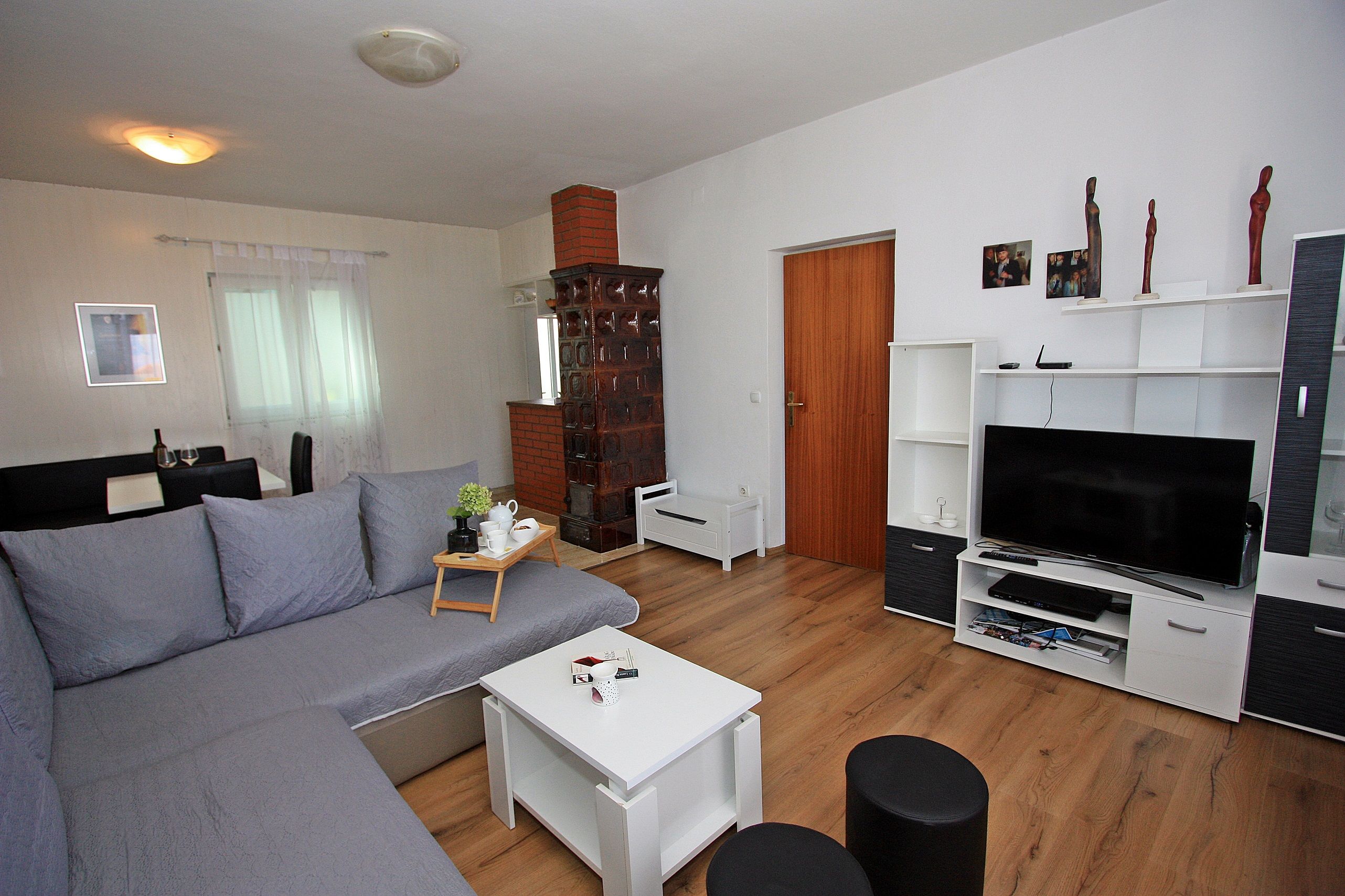 Apartments Ivan 28011-A2