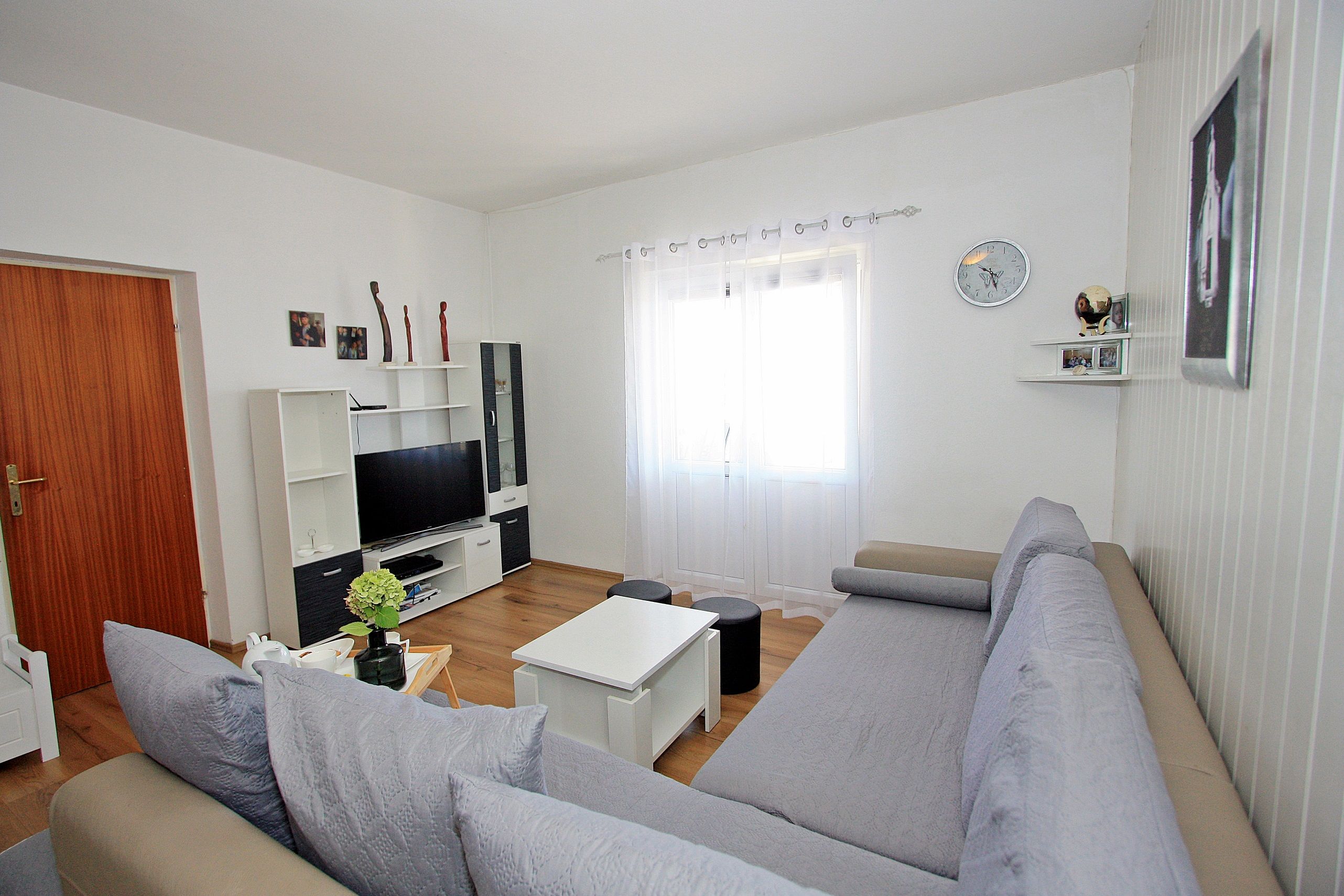 Apartments Ivan 28011-A2