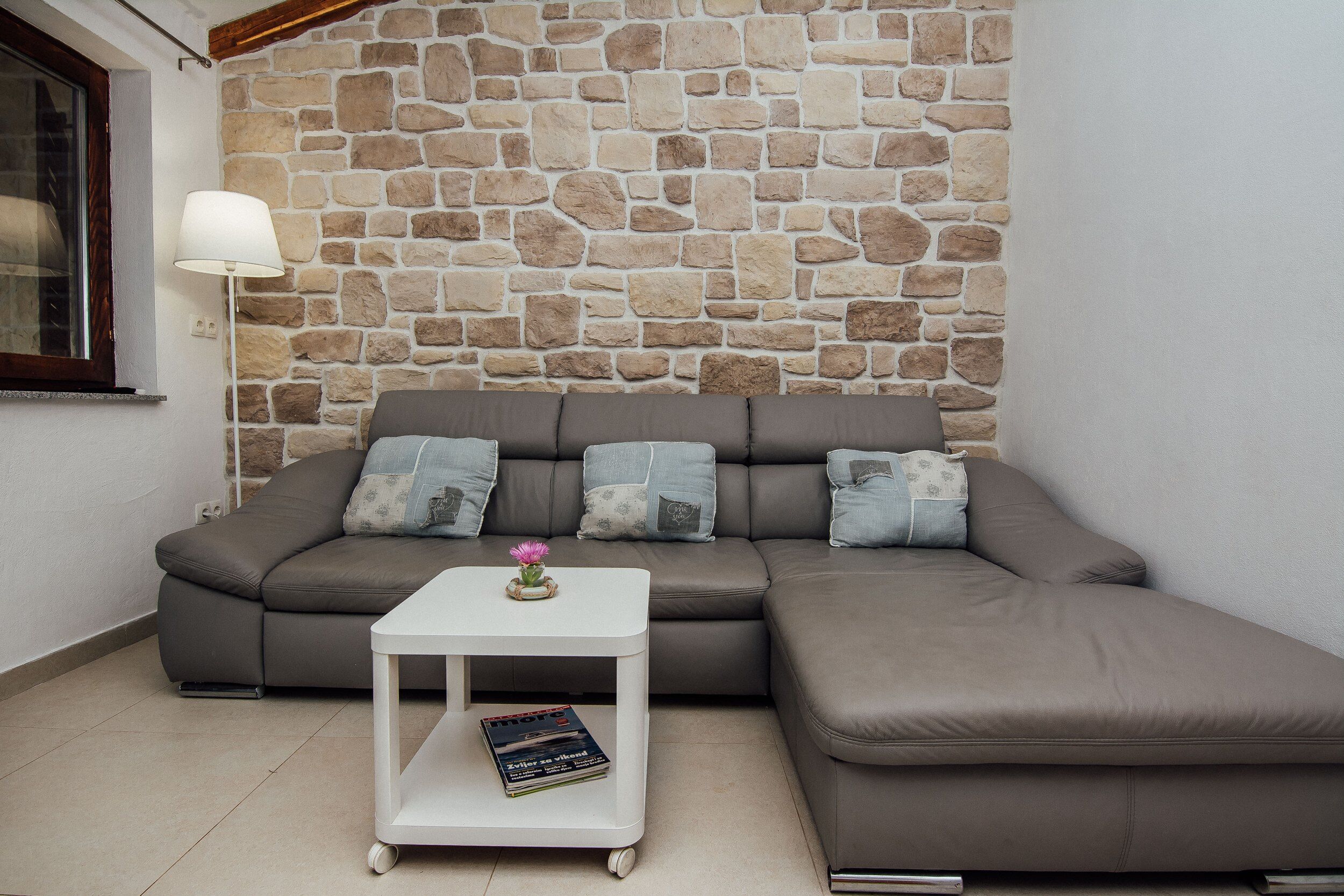 Apartments Malcic 20745-A2