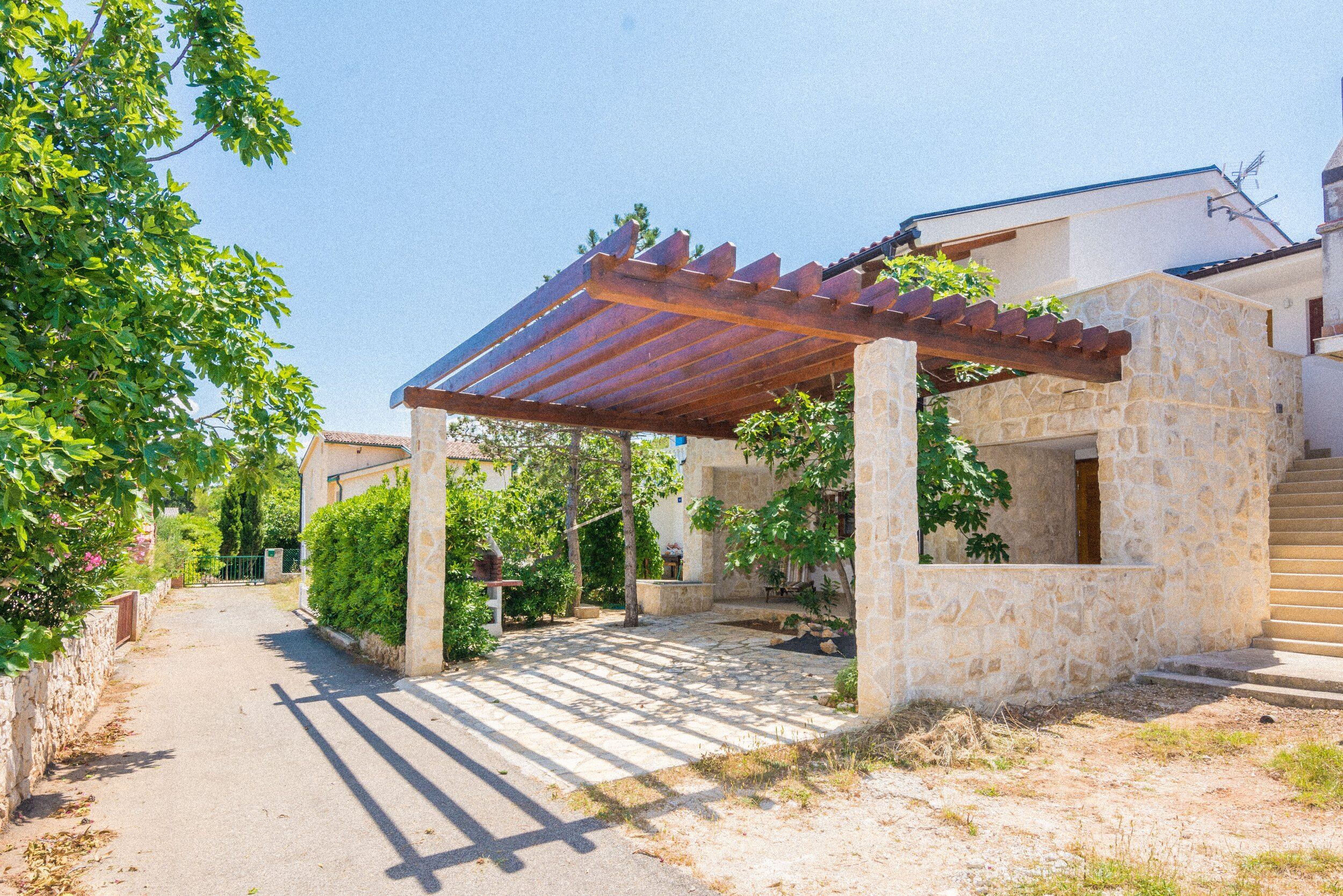 Apartments Malcic 20745-A2