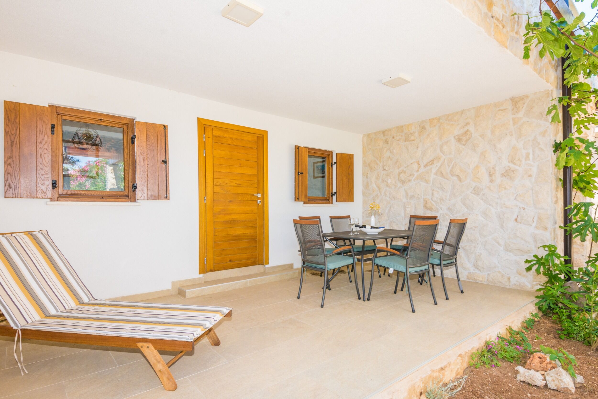 Apartments Malcic 20745-A1