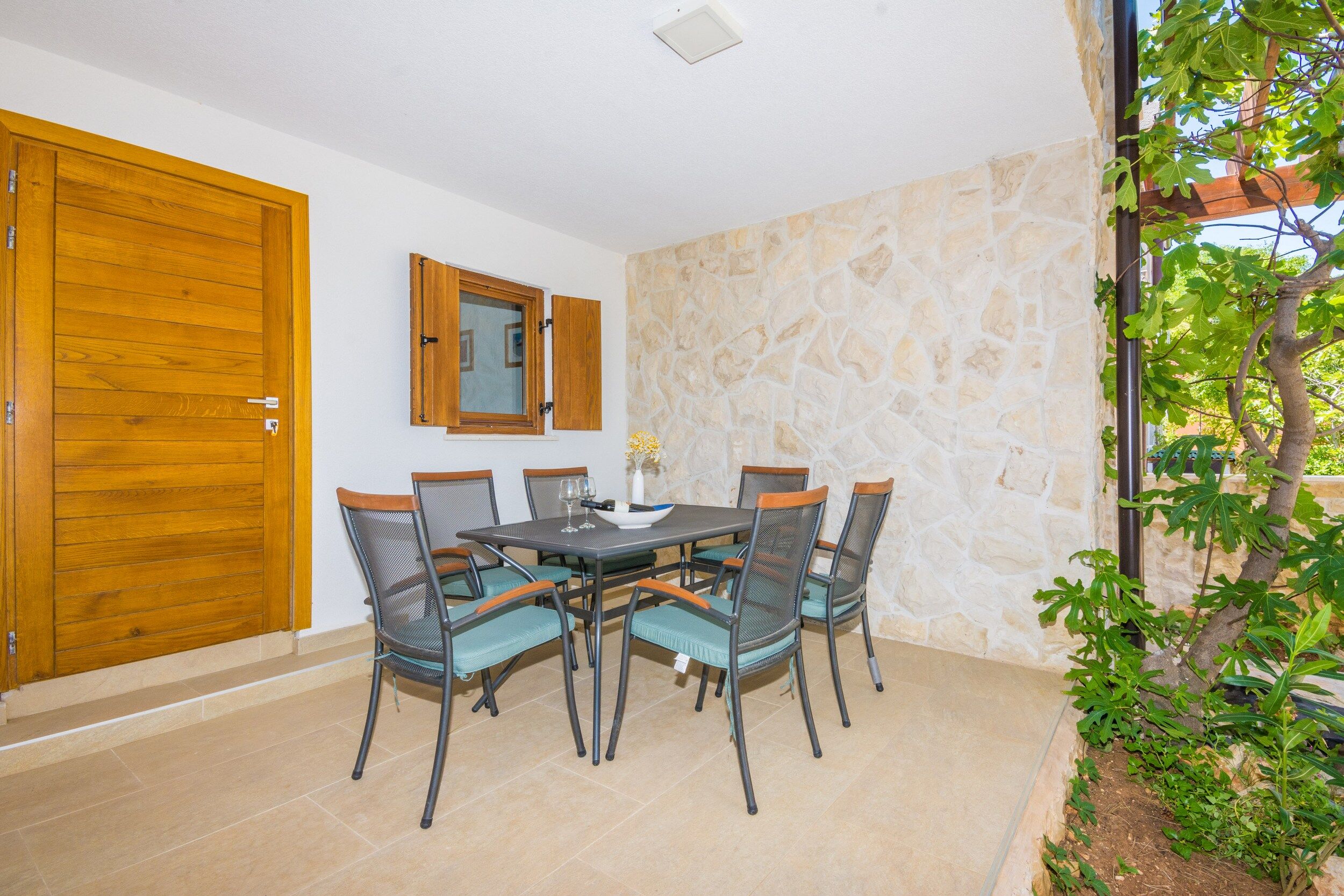 Apartments Malcic 20745-A1