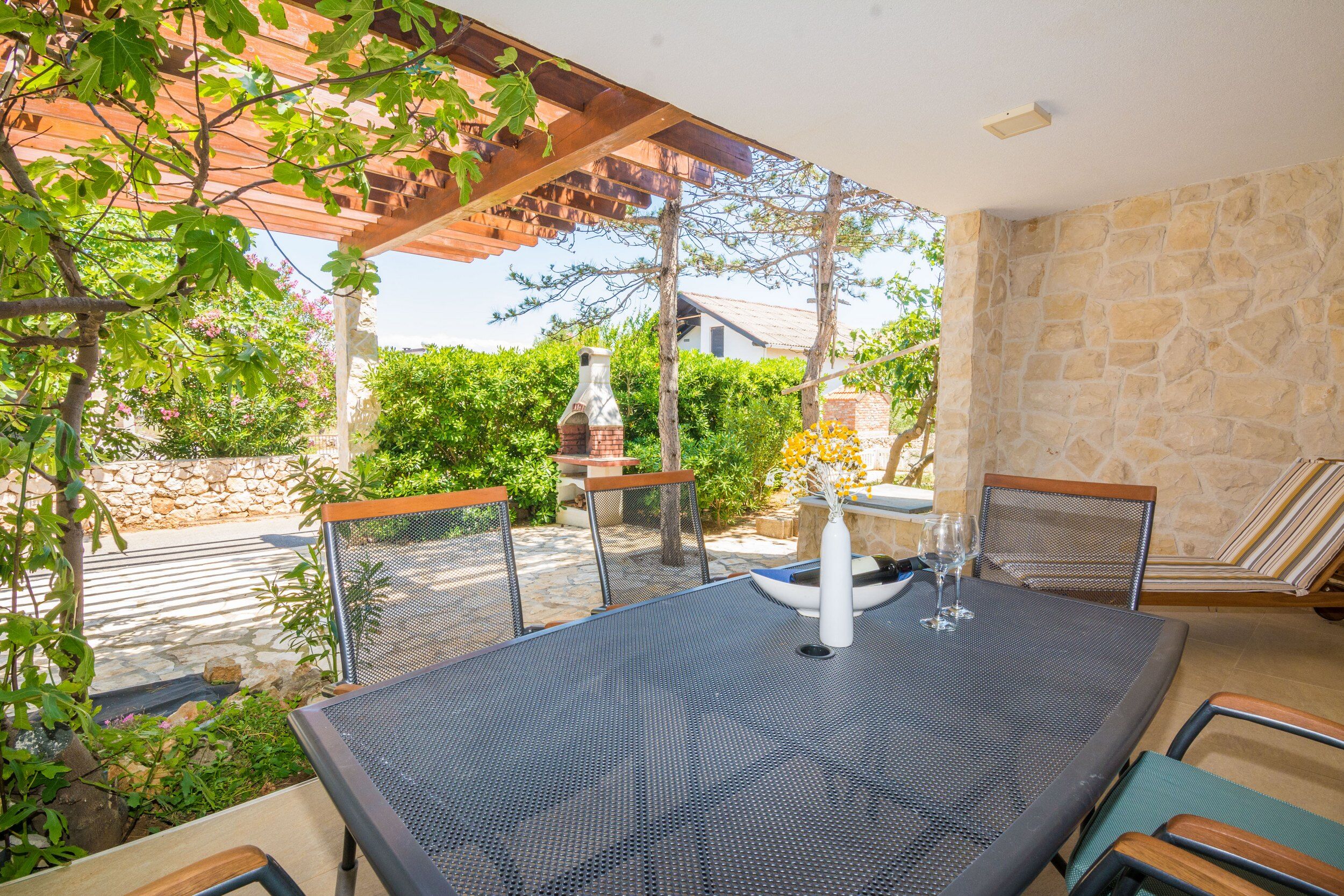 Apartments Malcic 20745-A1