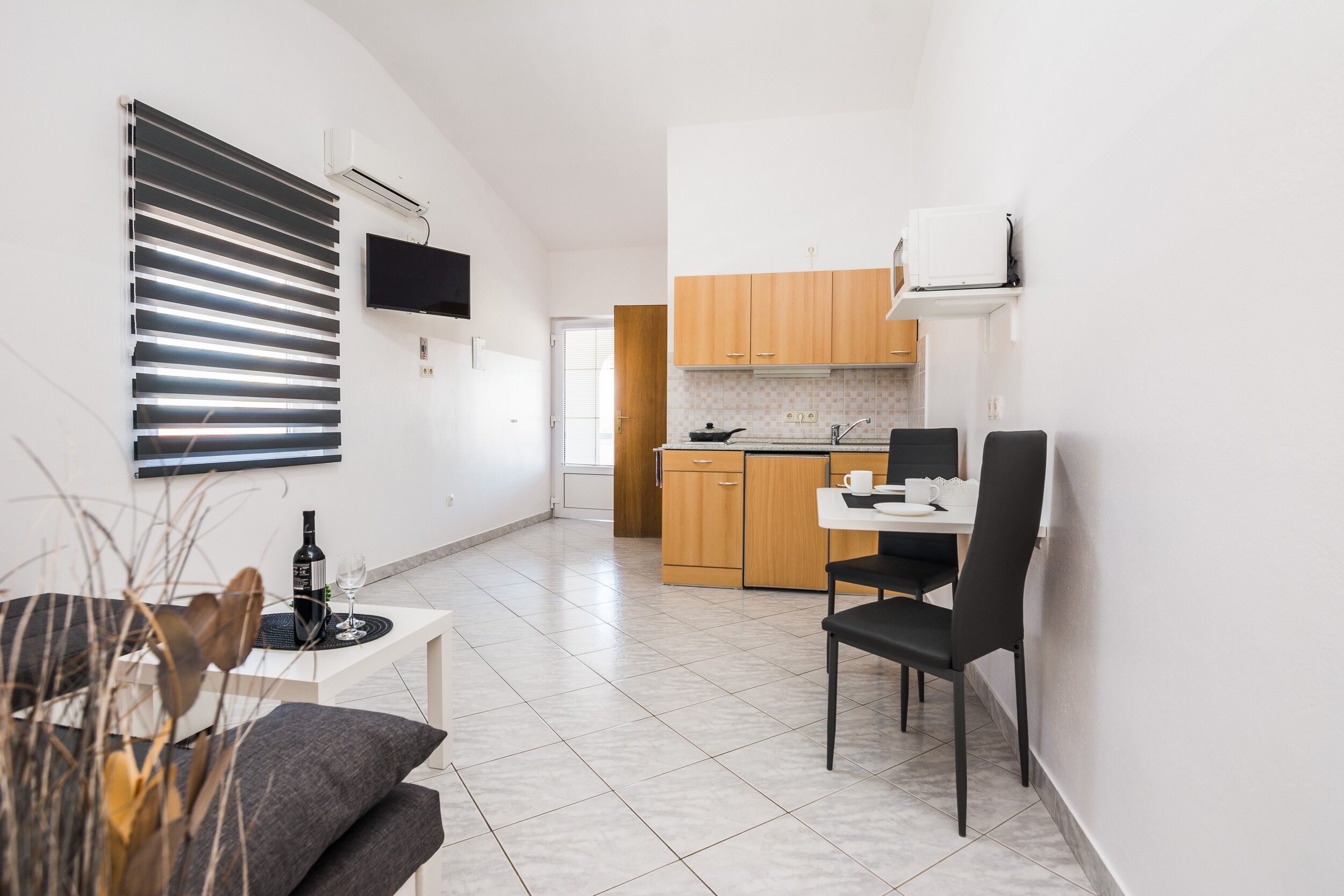 Apartments Skundric 20747-A6