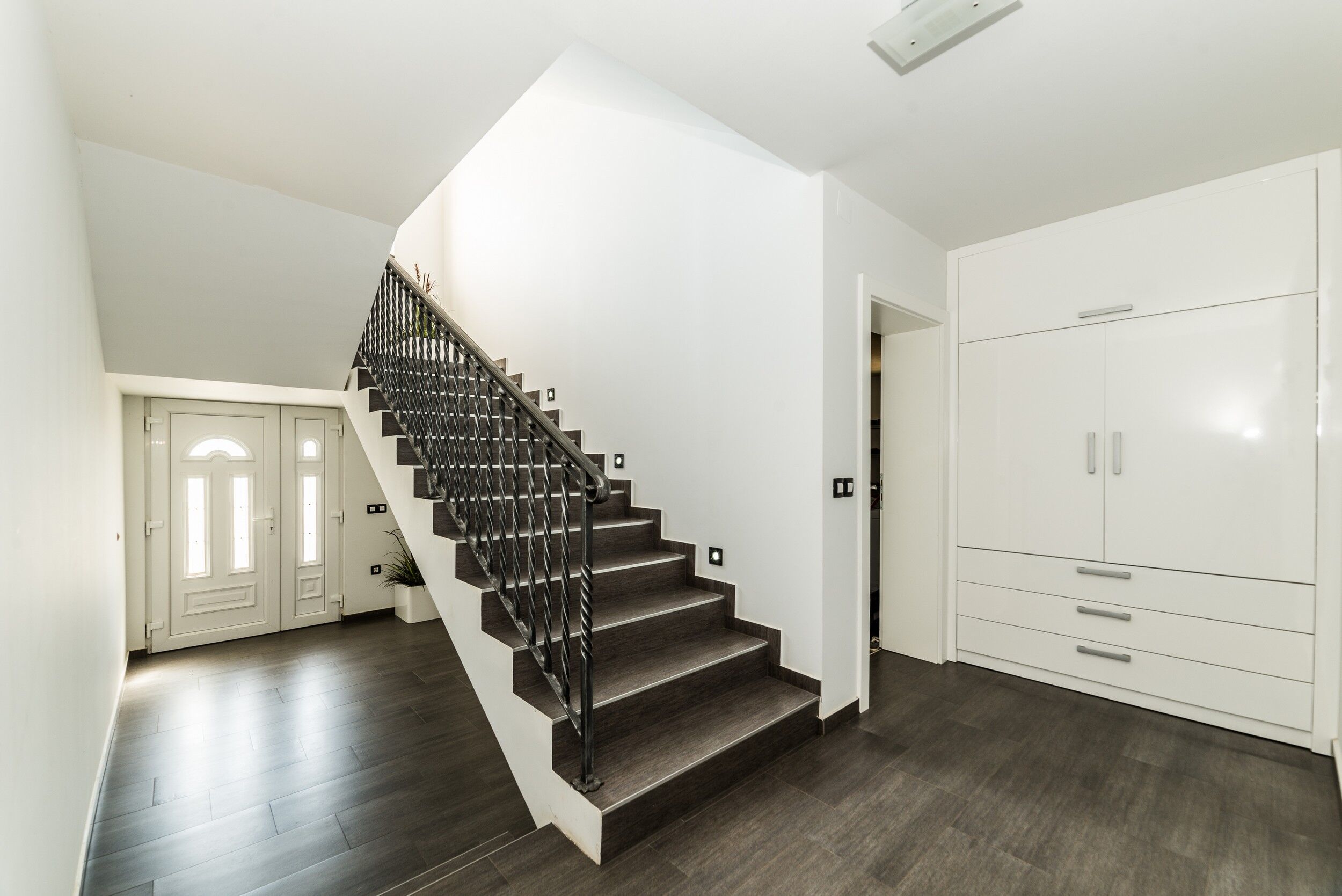 Apartments Basic Vesna 18439-A2