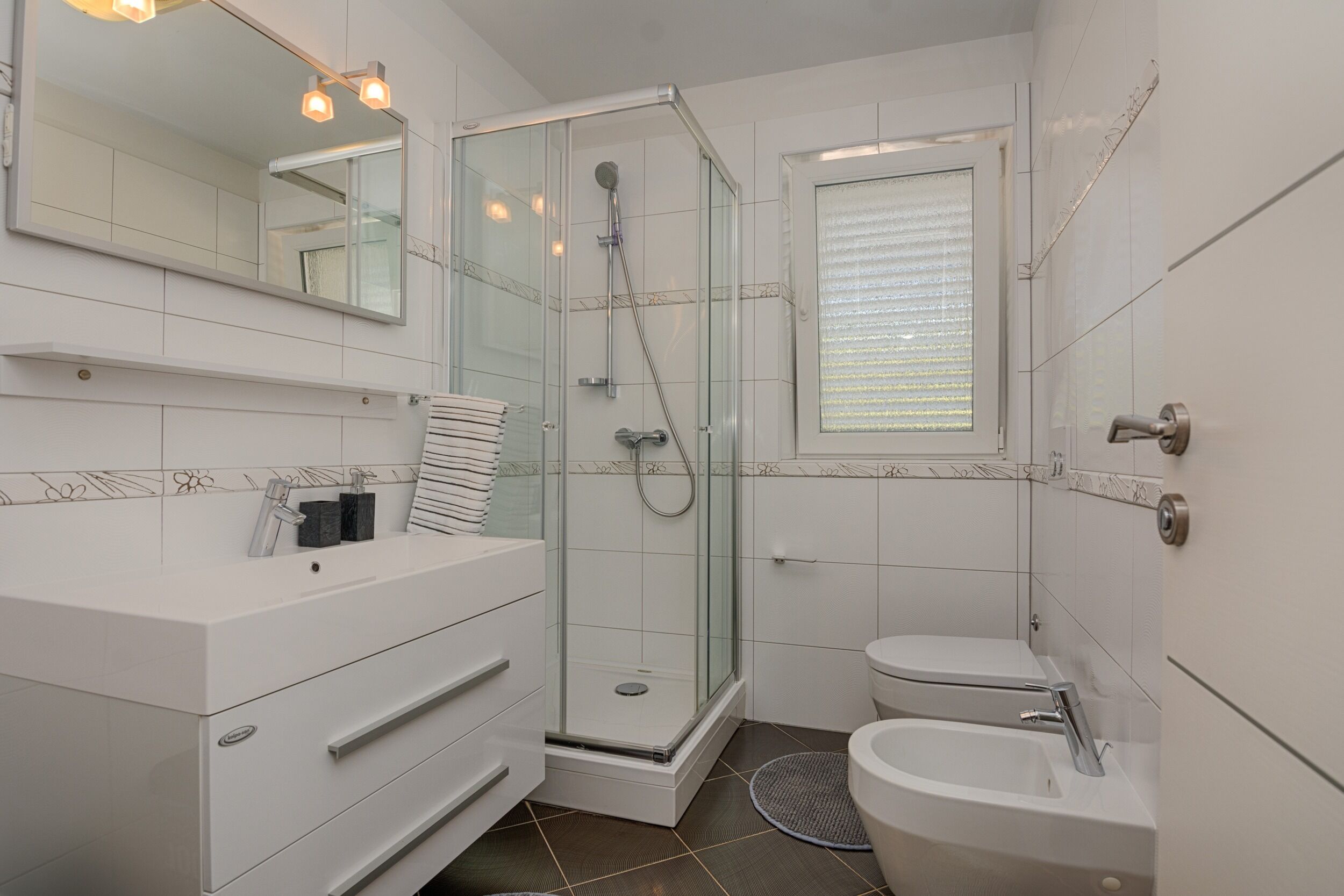 Apartments Basic Vesna 18439-A1