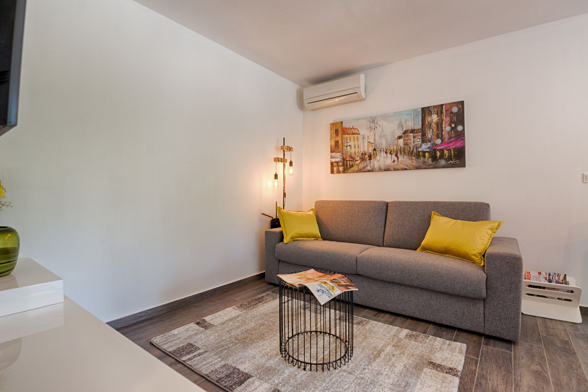Apartments Basic Vesna 18439-A1