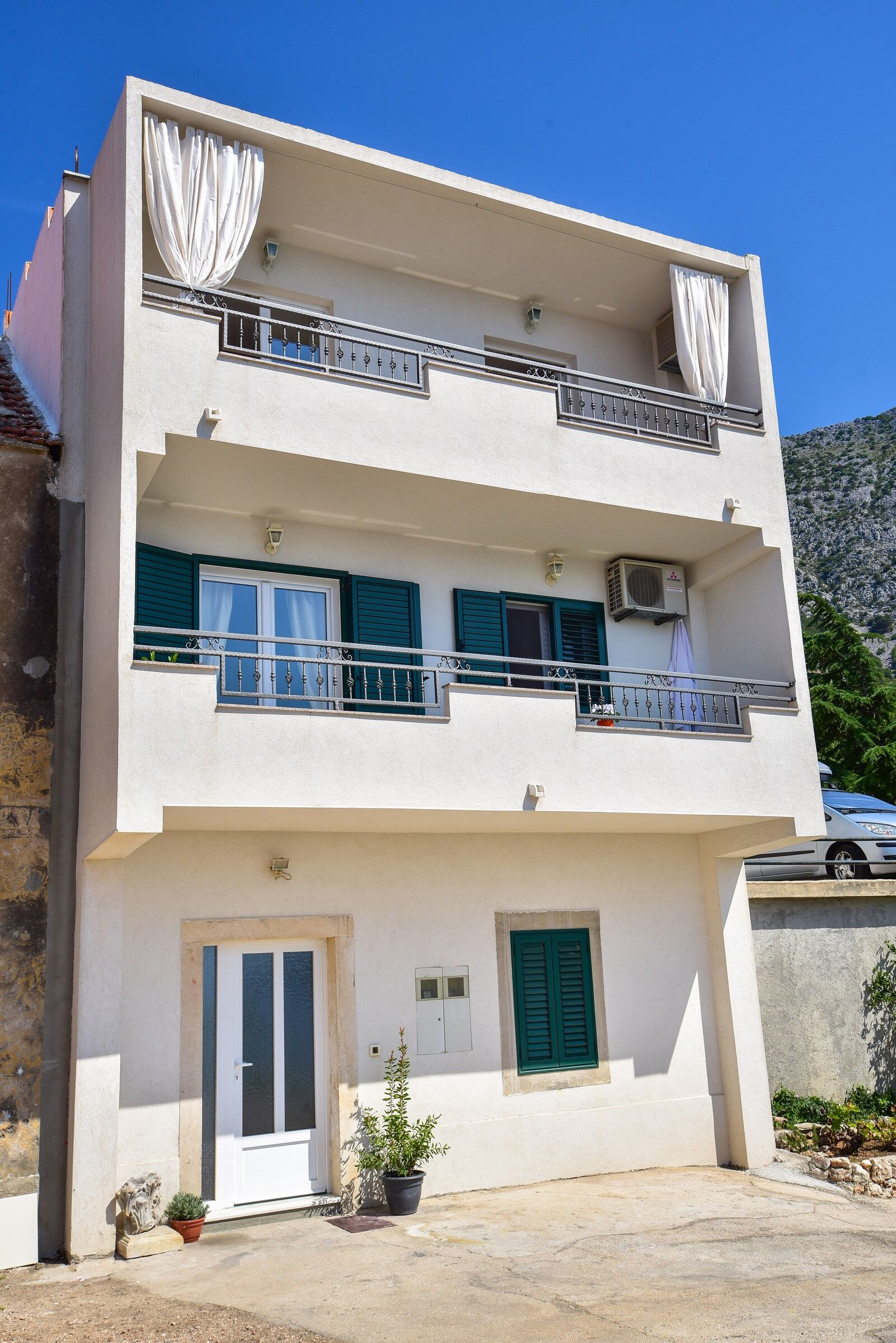 Apartments Nina & Mili 78581-A1