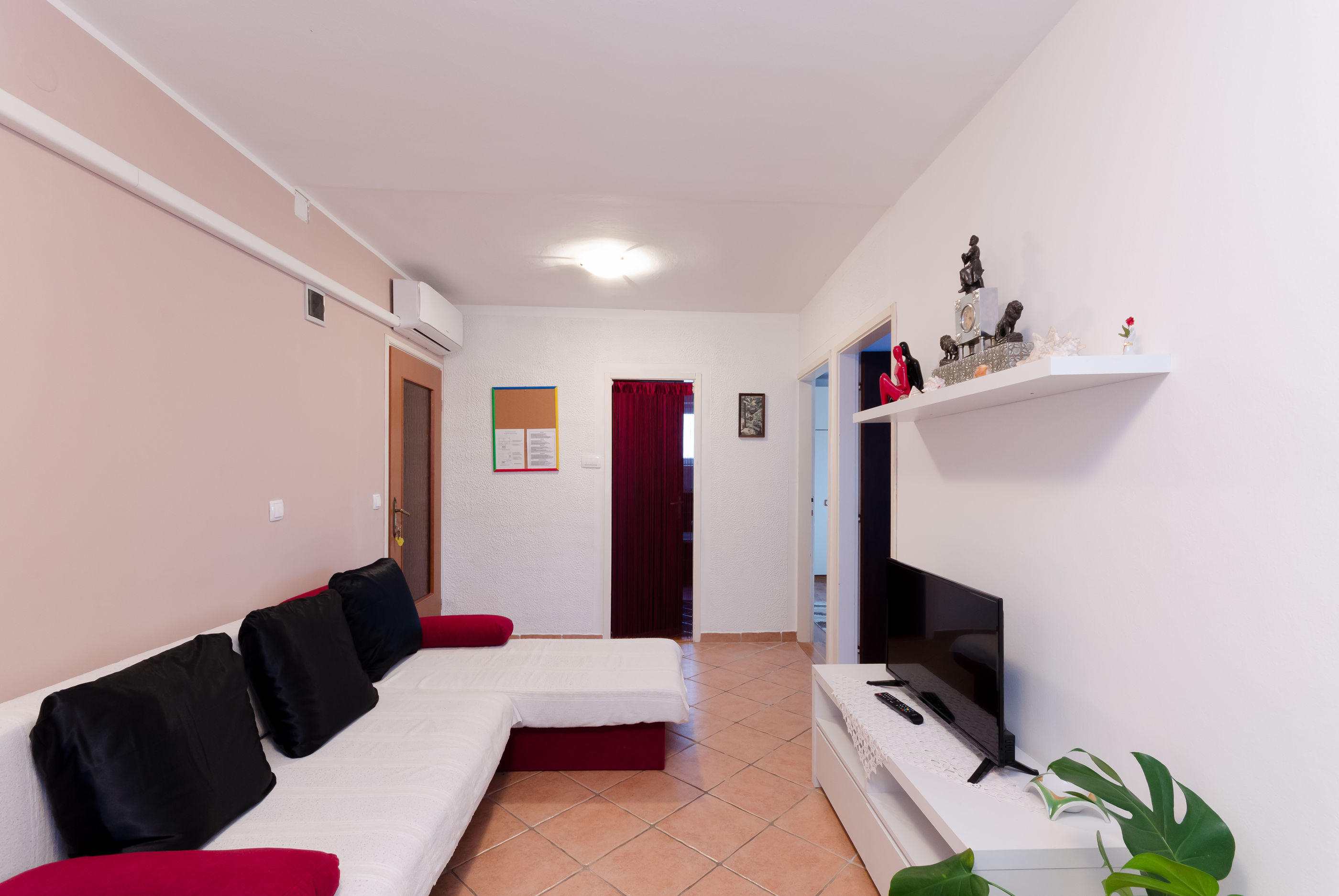 Apartments and Room Mirjana 86871-A1