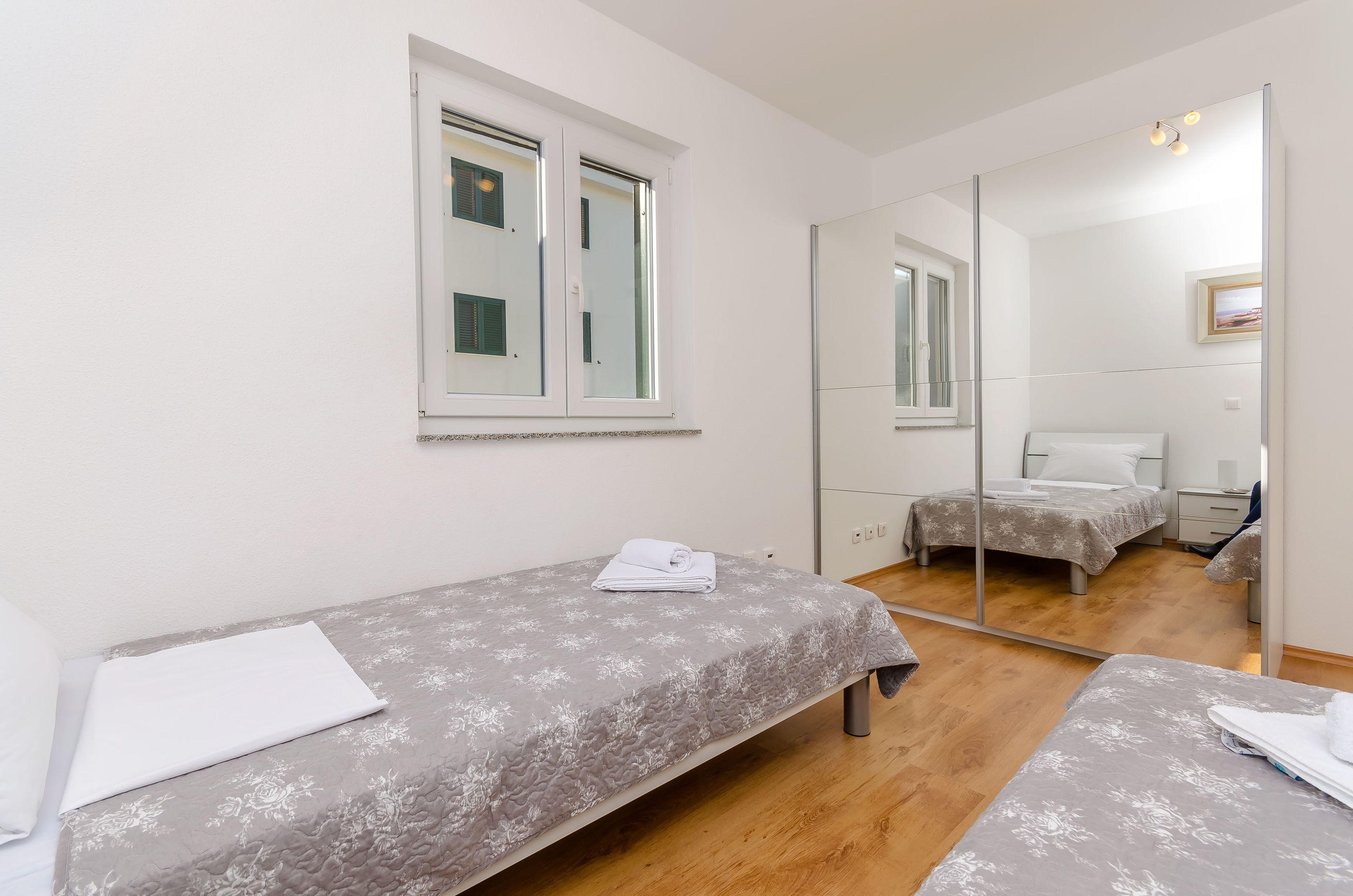 Apartments Mia 77371-A2