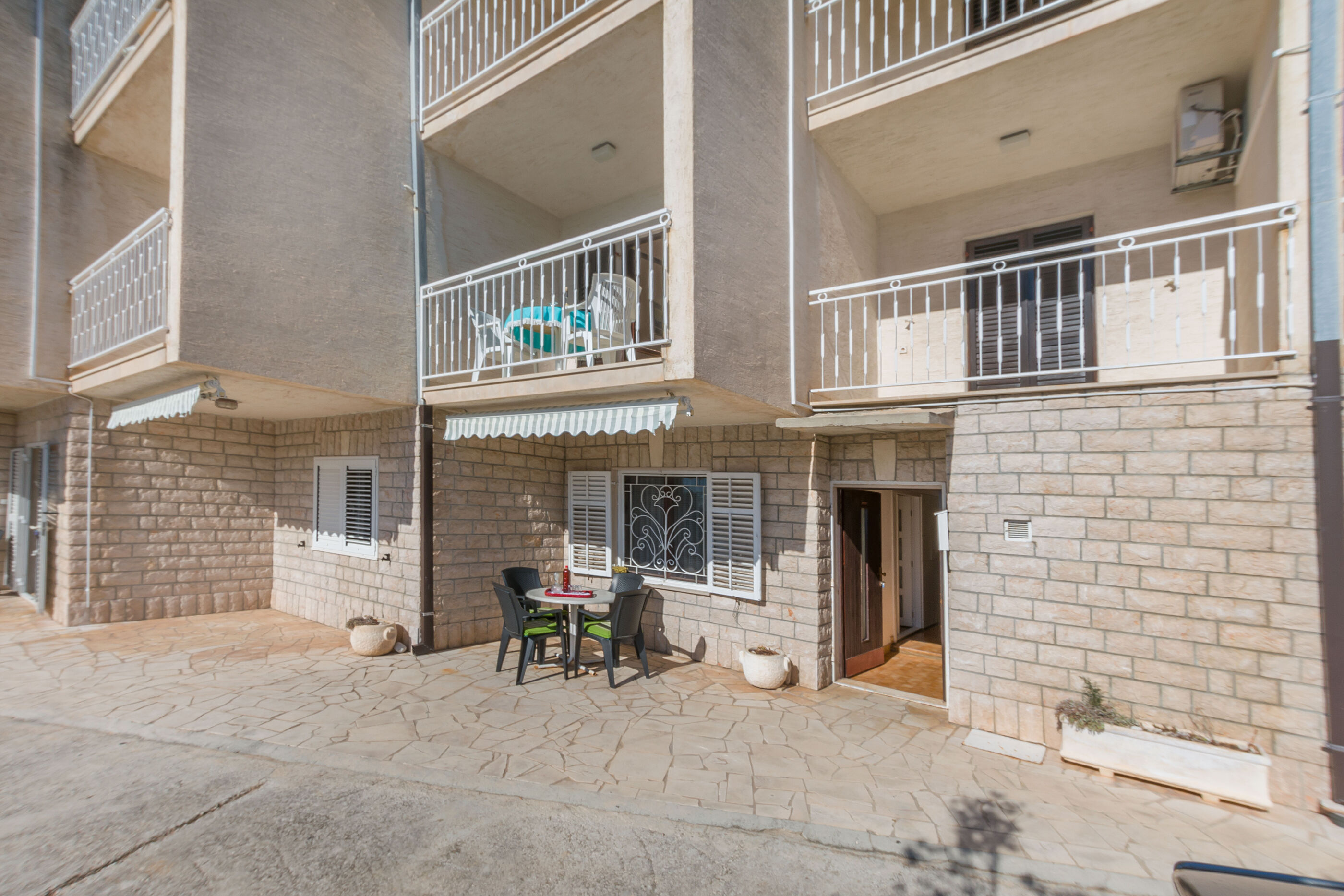 Apartments Maras 77701-A3