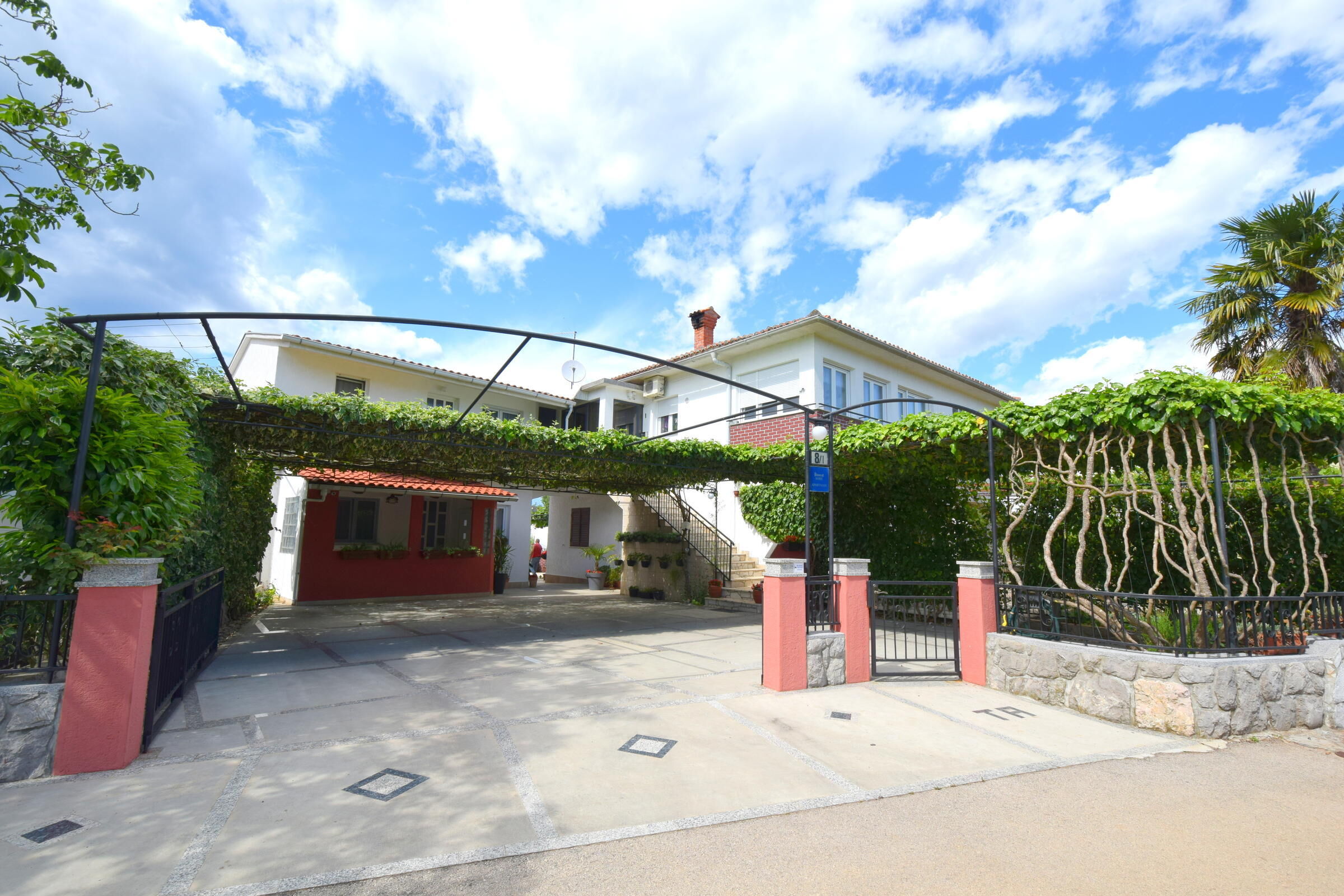 Apartments Ivan T 94092-A2