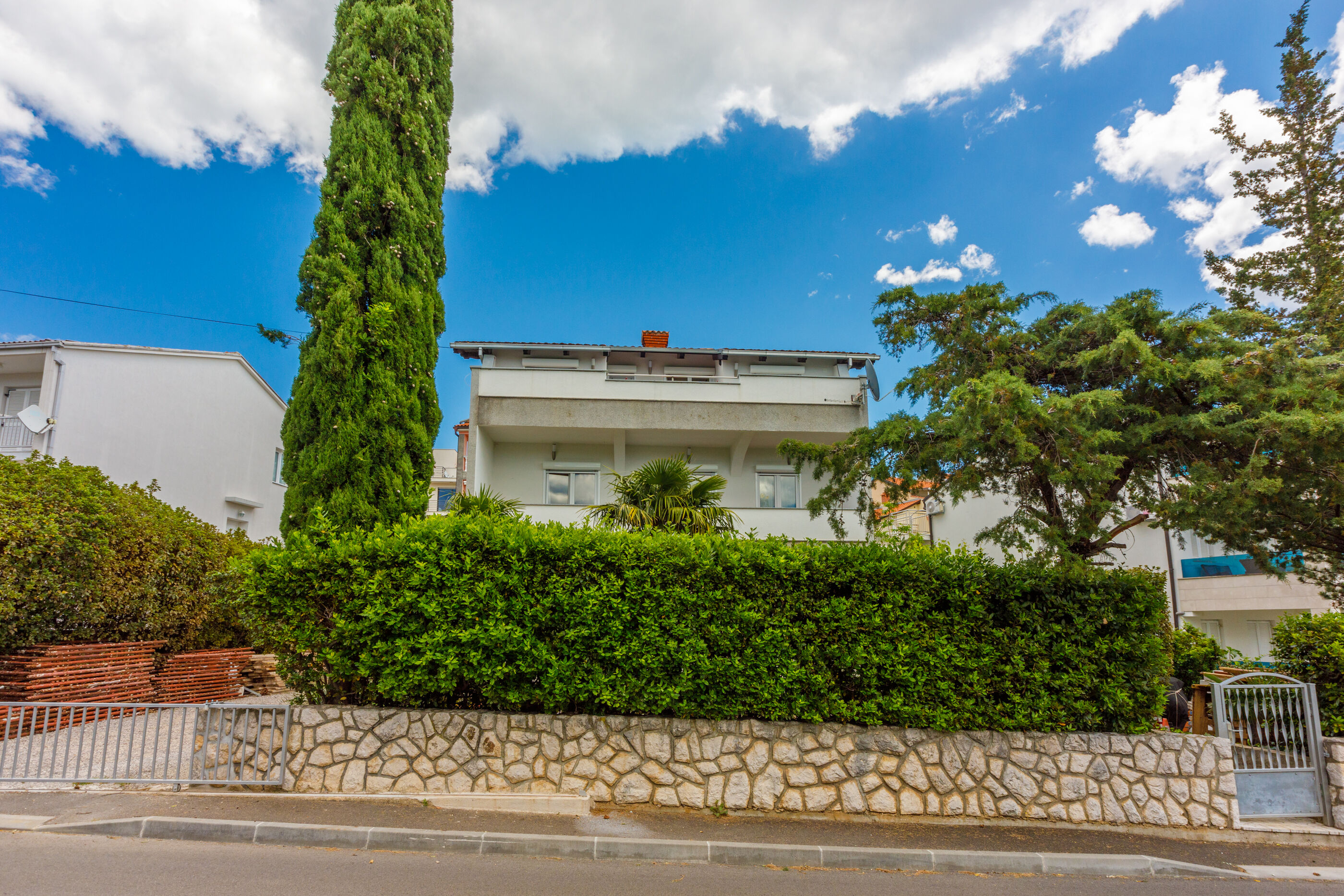 Apartments Dolloree 77961-A1