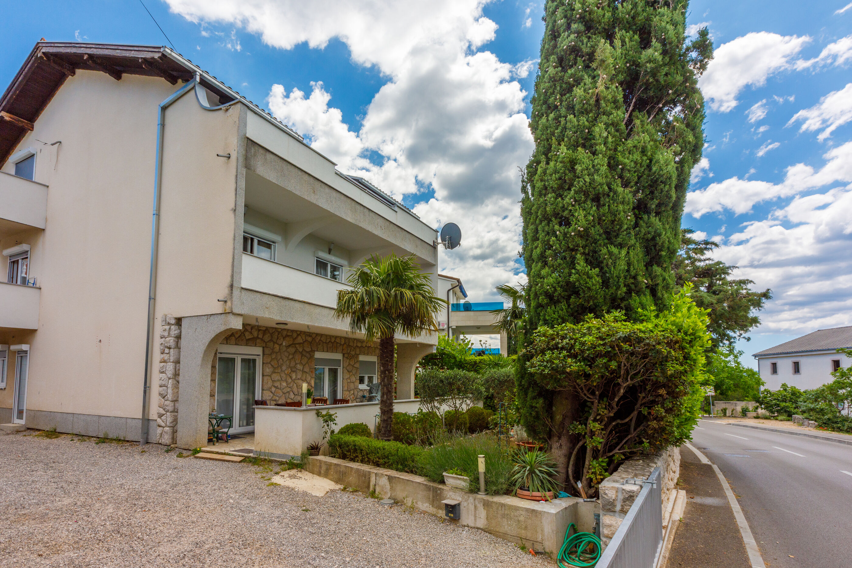 Apartments Dolloree 77961-A1