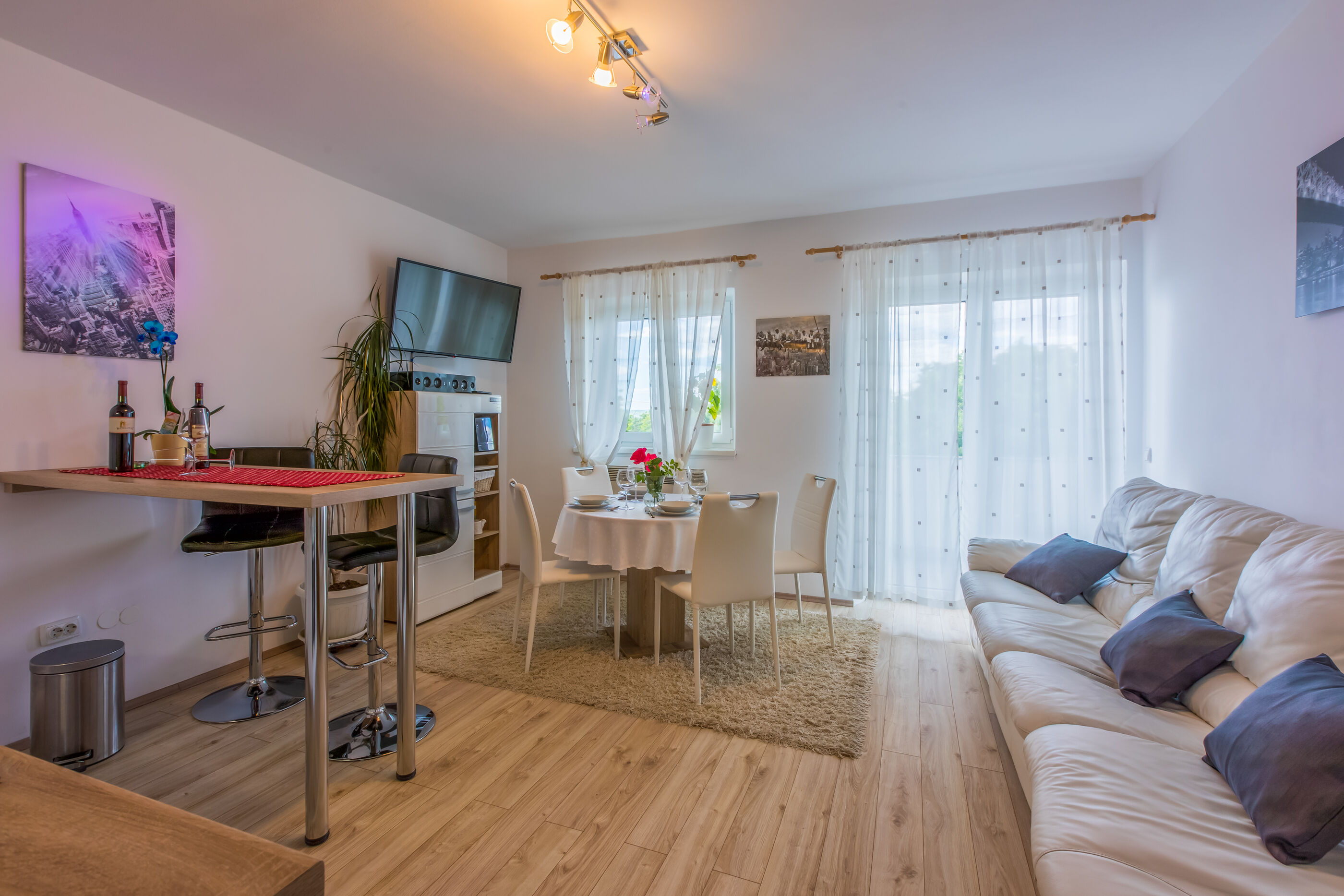 Apartments Dolloree 77961-A1