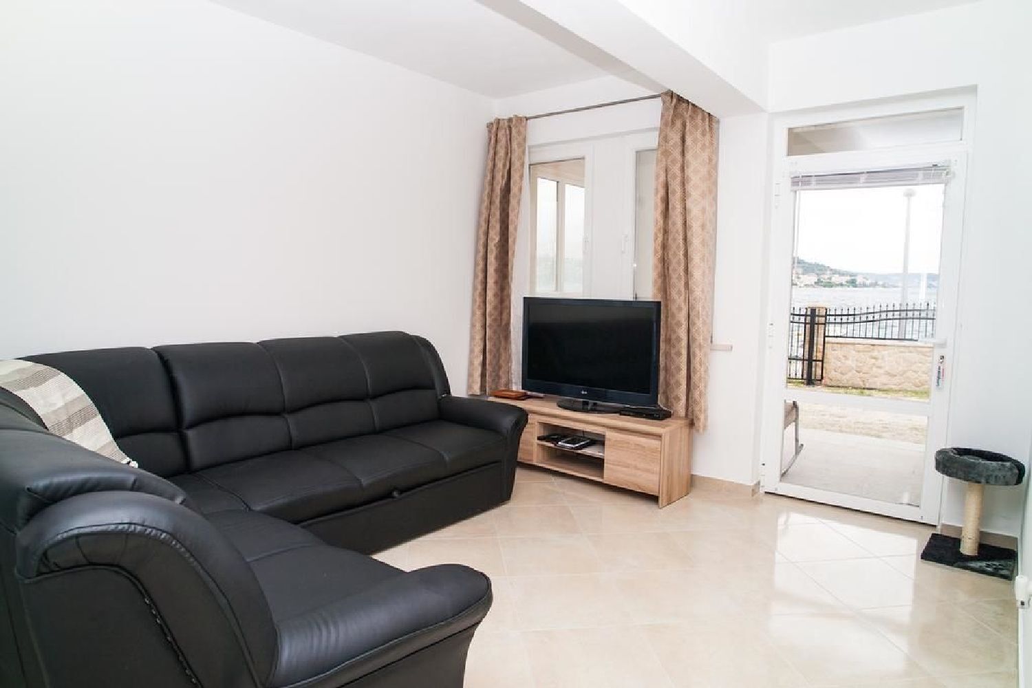 Apartments Villa J i M by the sea 64461-A3