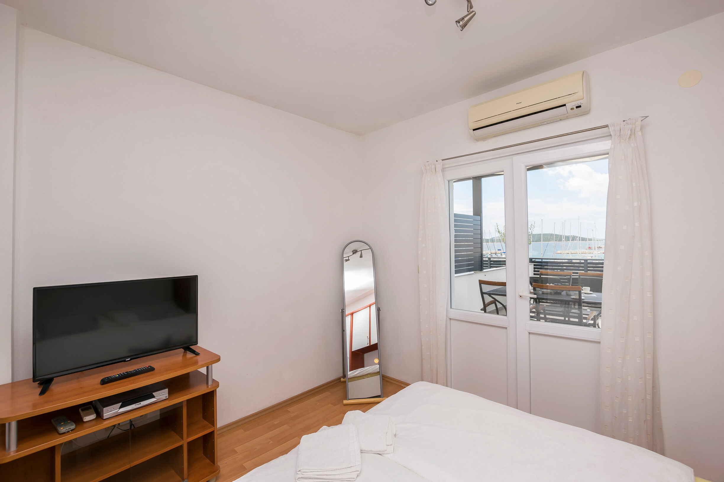 Apartments and Rooms Mare 11171-A1