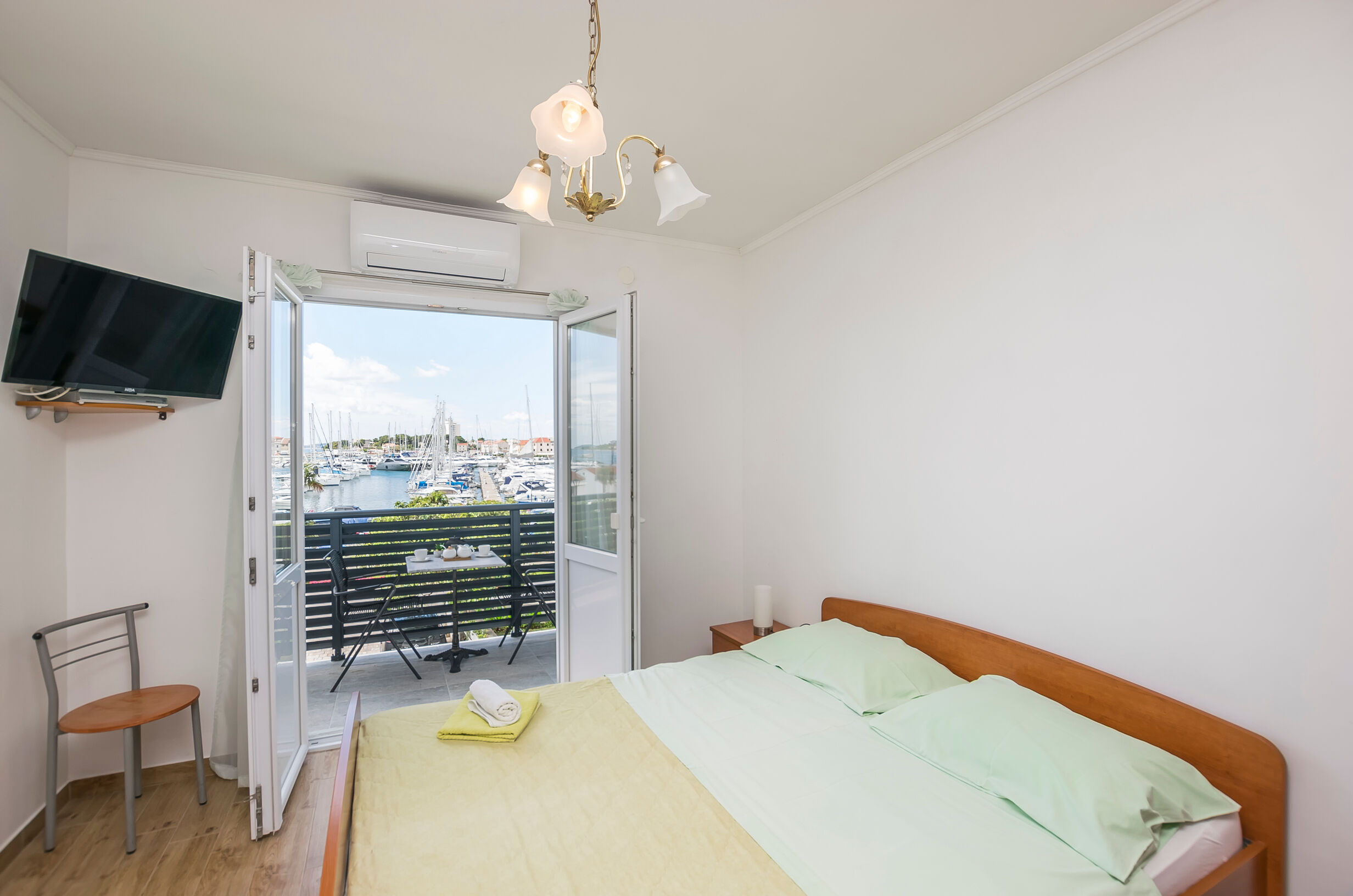 Apartments and Rooms Mare 11171-A3
