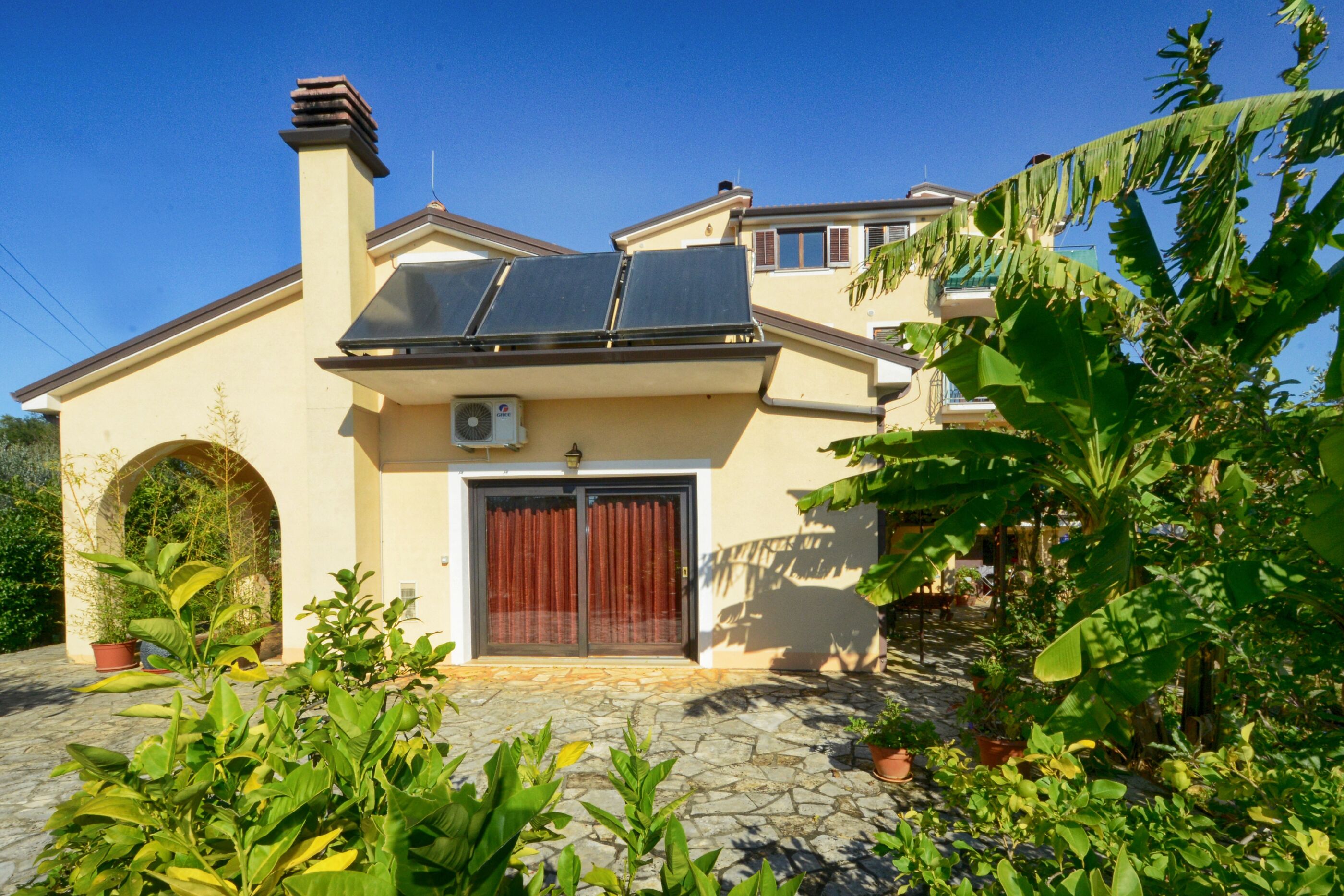 Photo of Apartments Albina Valiza