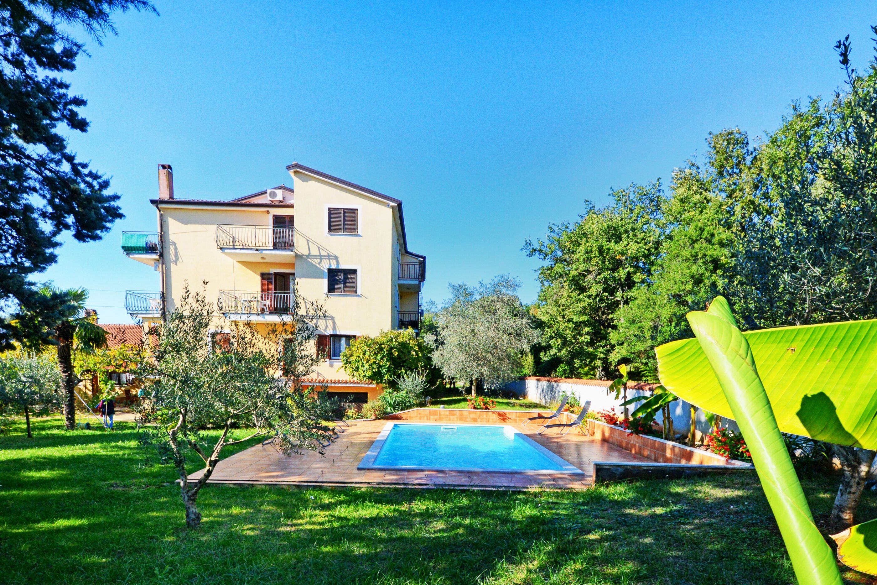 Apartments Albina Valiza 79179-A4