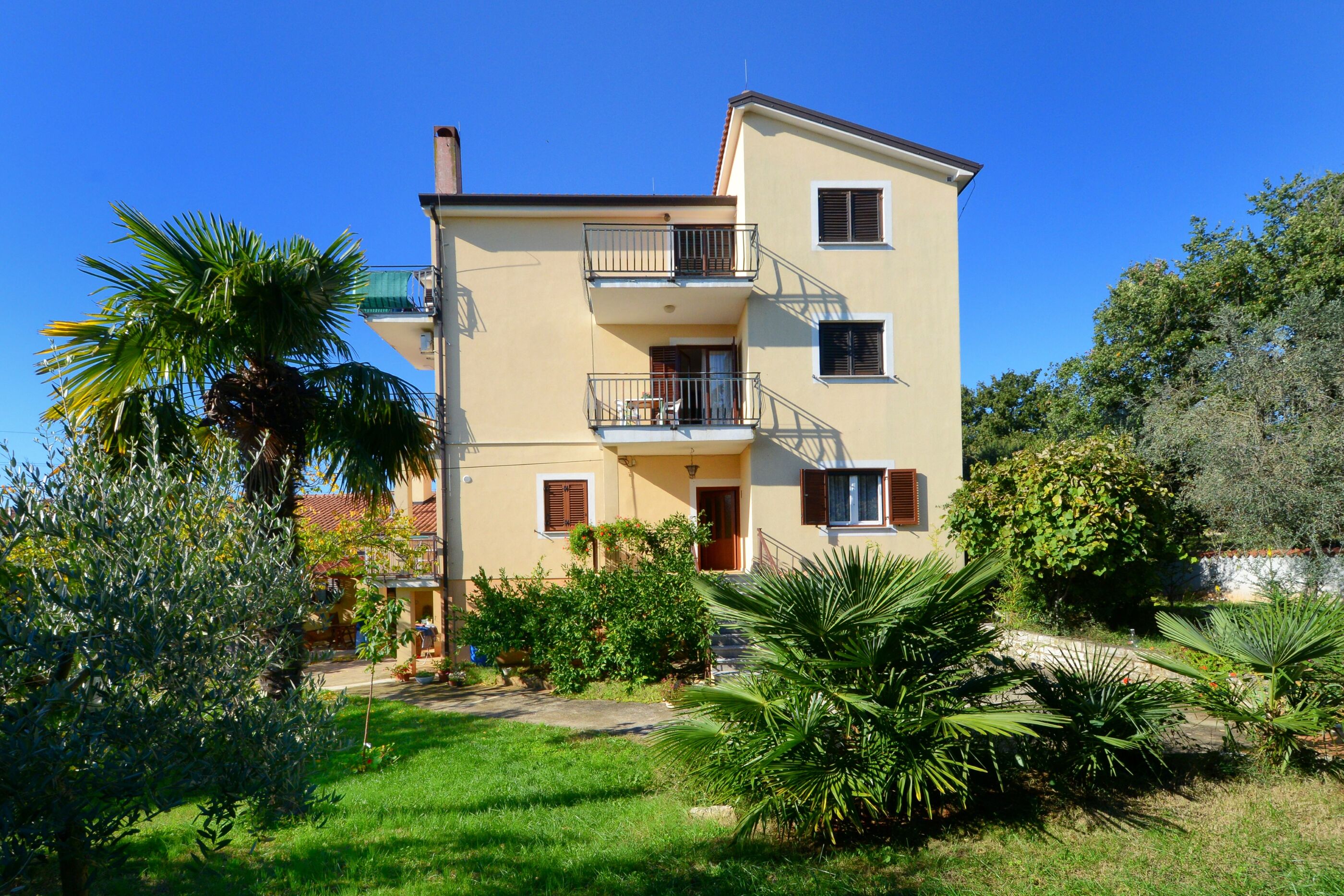 Apartments Albina Valiza 79179-A4