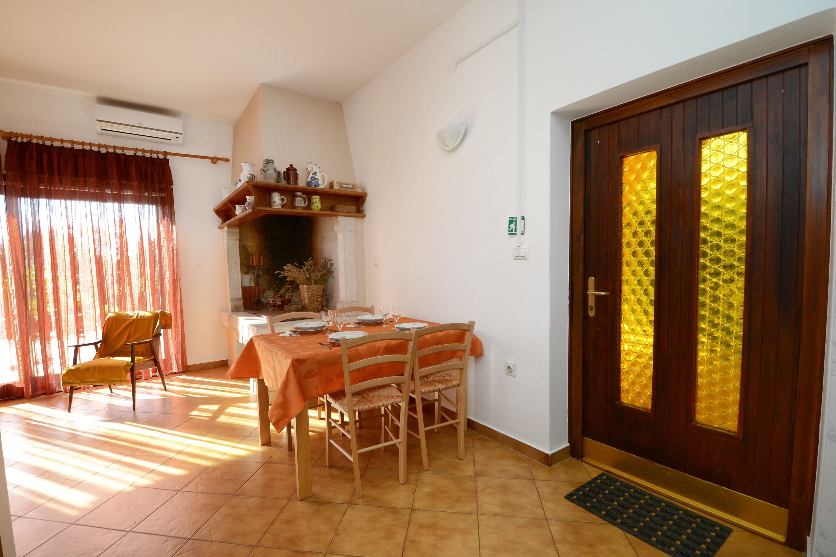 Apartments Albina Valiza 79179-A1