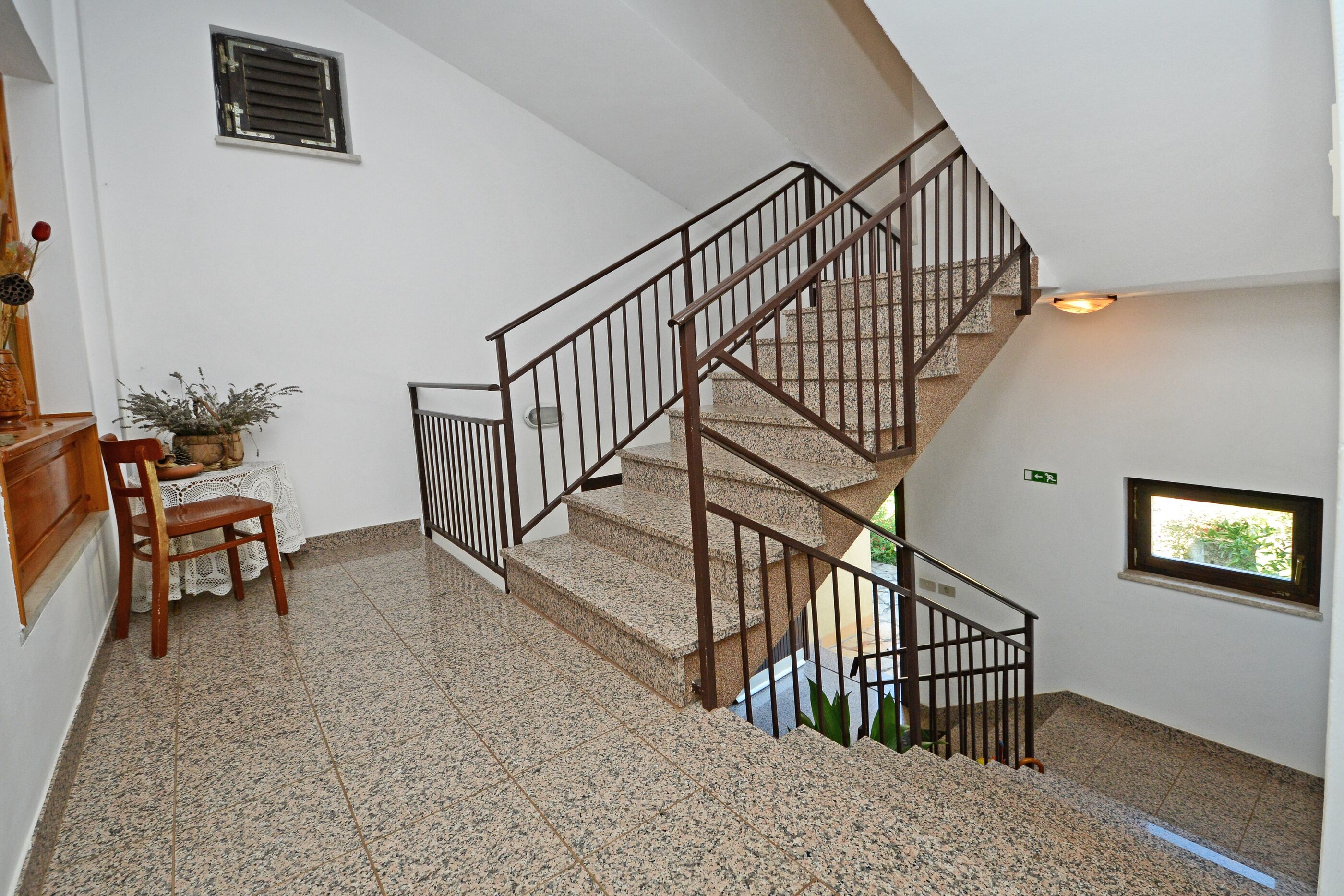 Apartments Albina Valiza 79179-A1